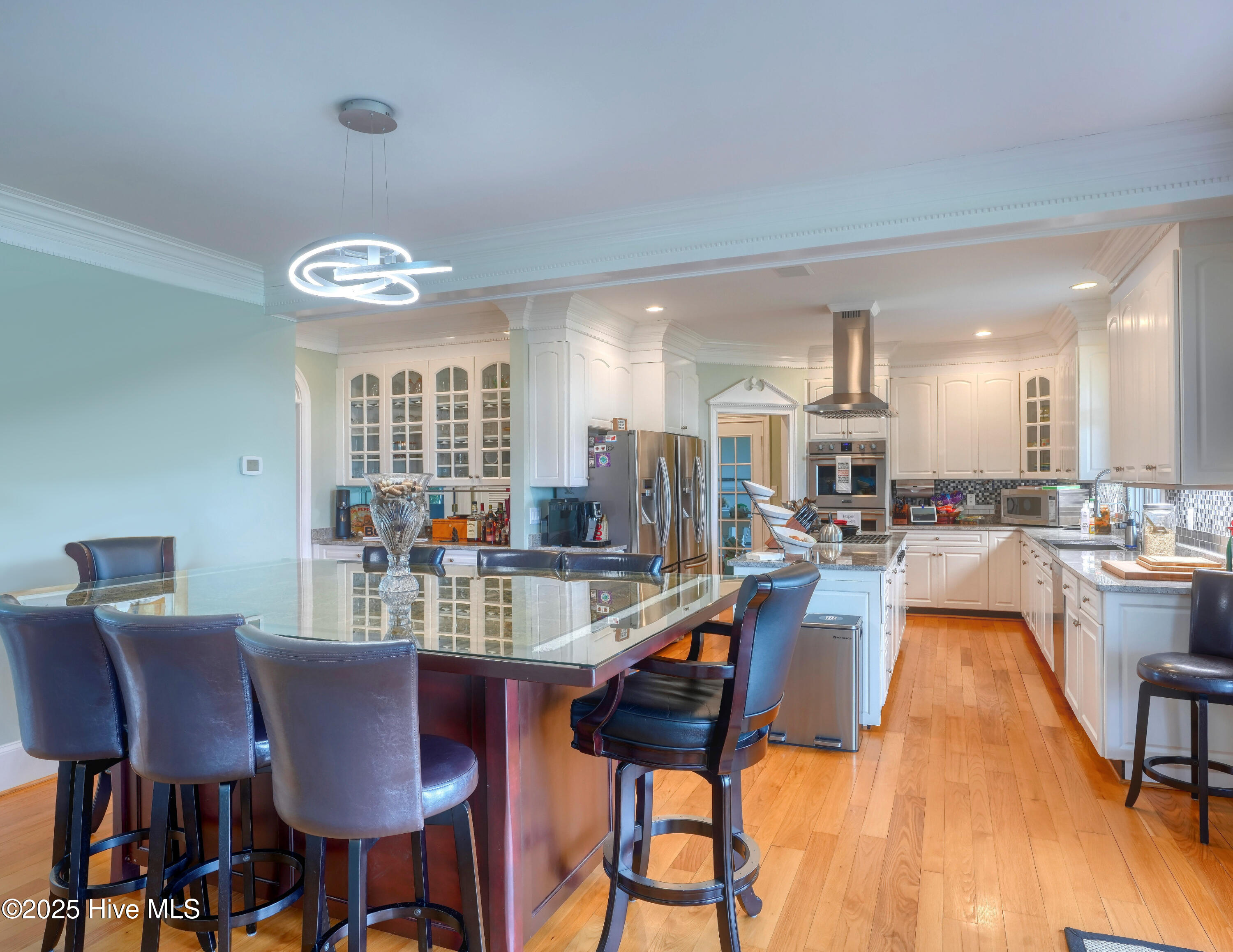 100512986 | Photo 23