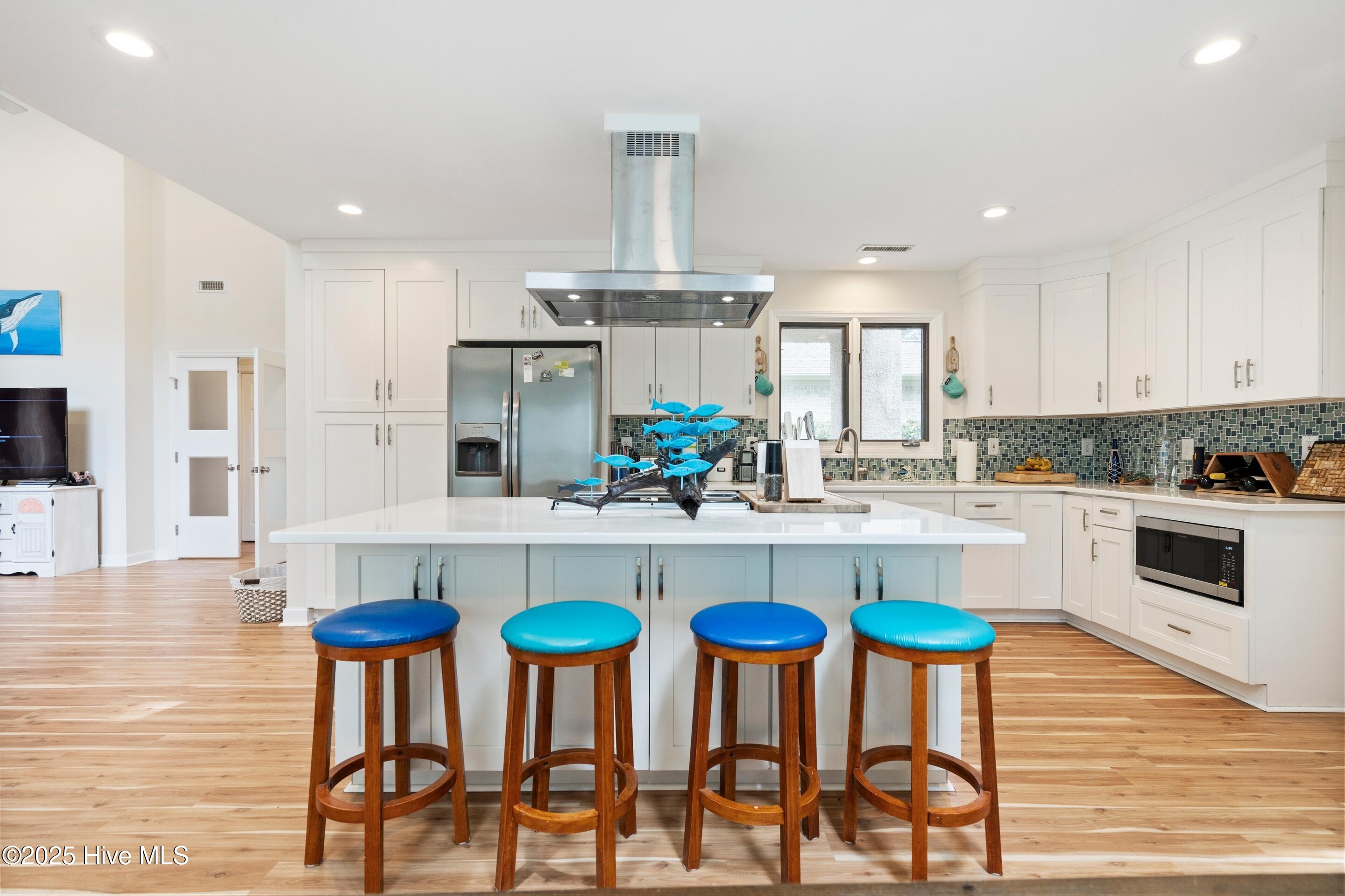 100517106 | Photo 24