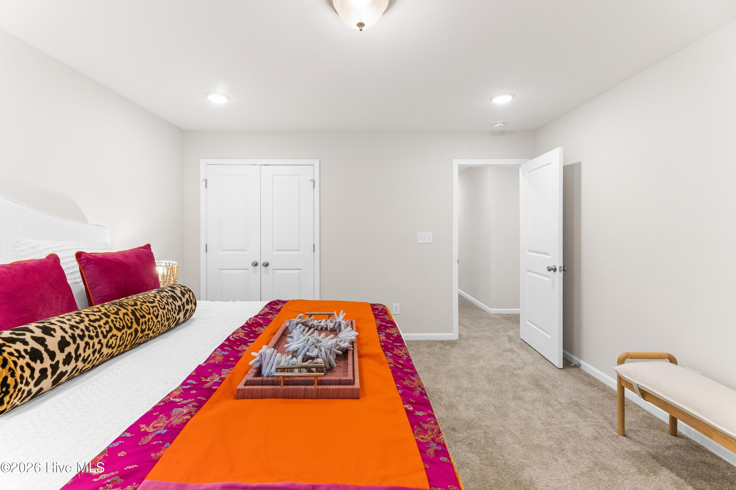 100561079 | Photo 32