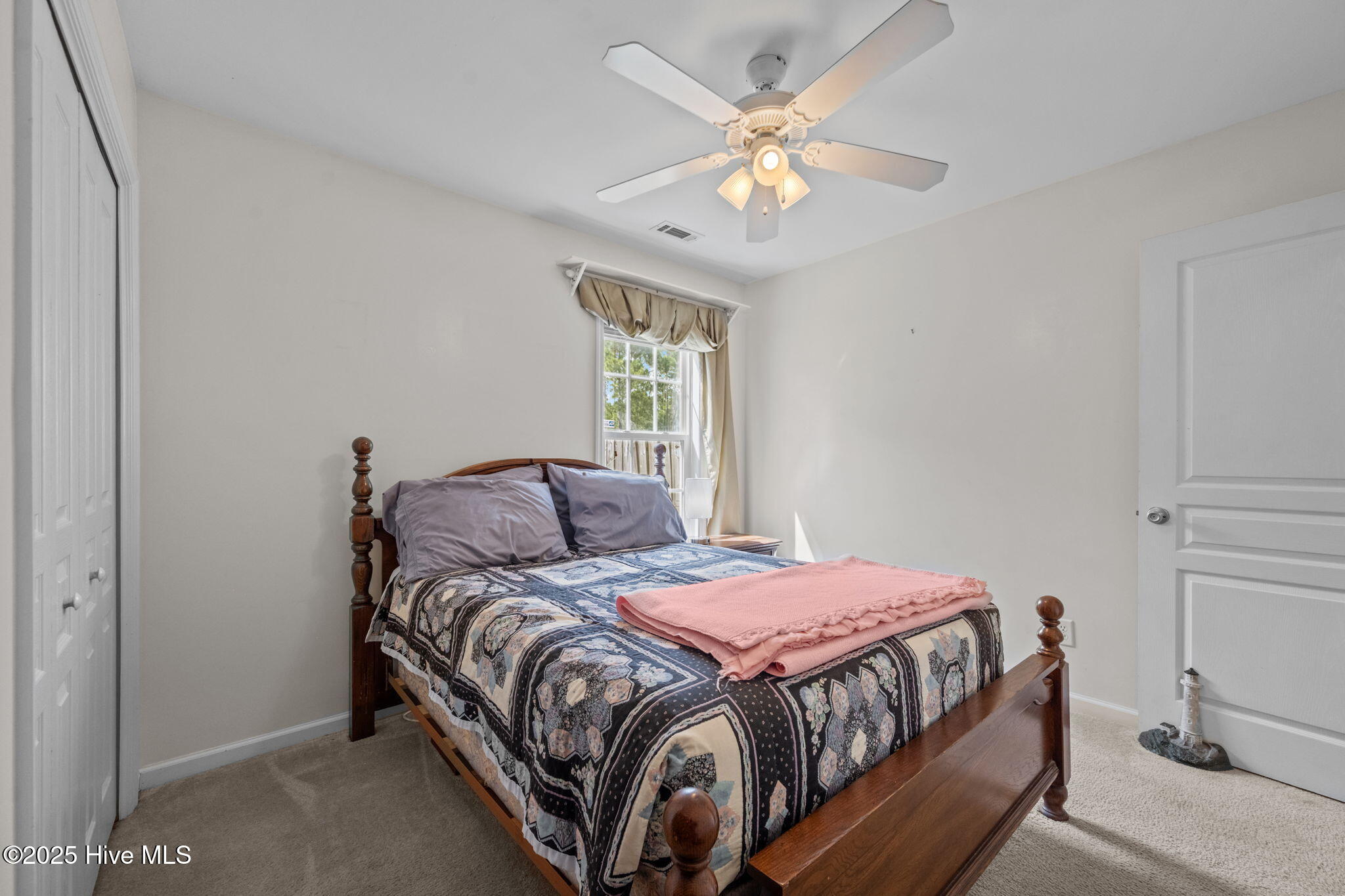 100526842 | Photo 24