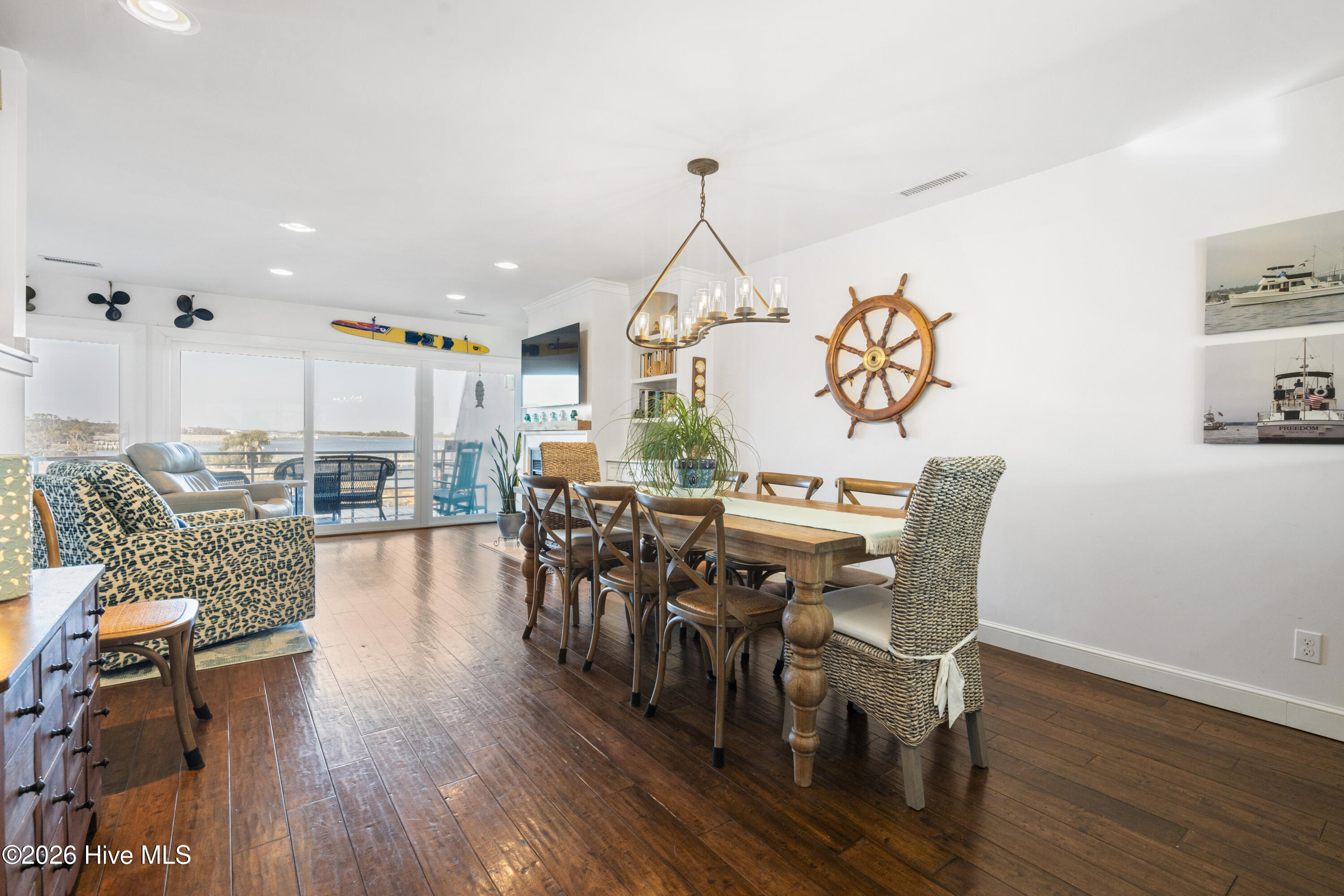 100553448 | Photo 15