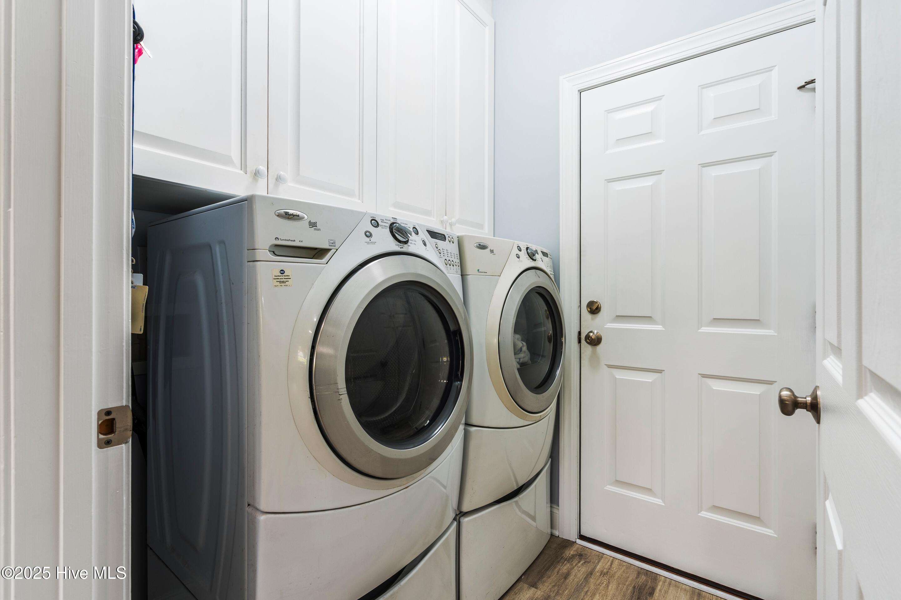 100541104 | Photo 48