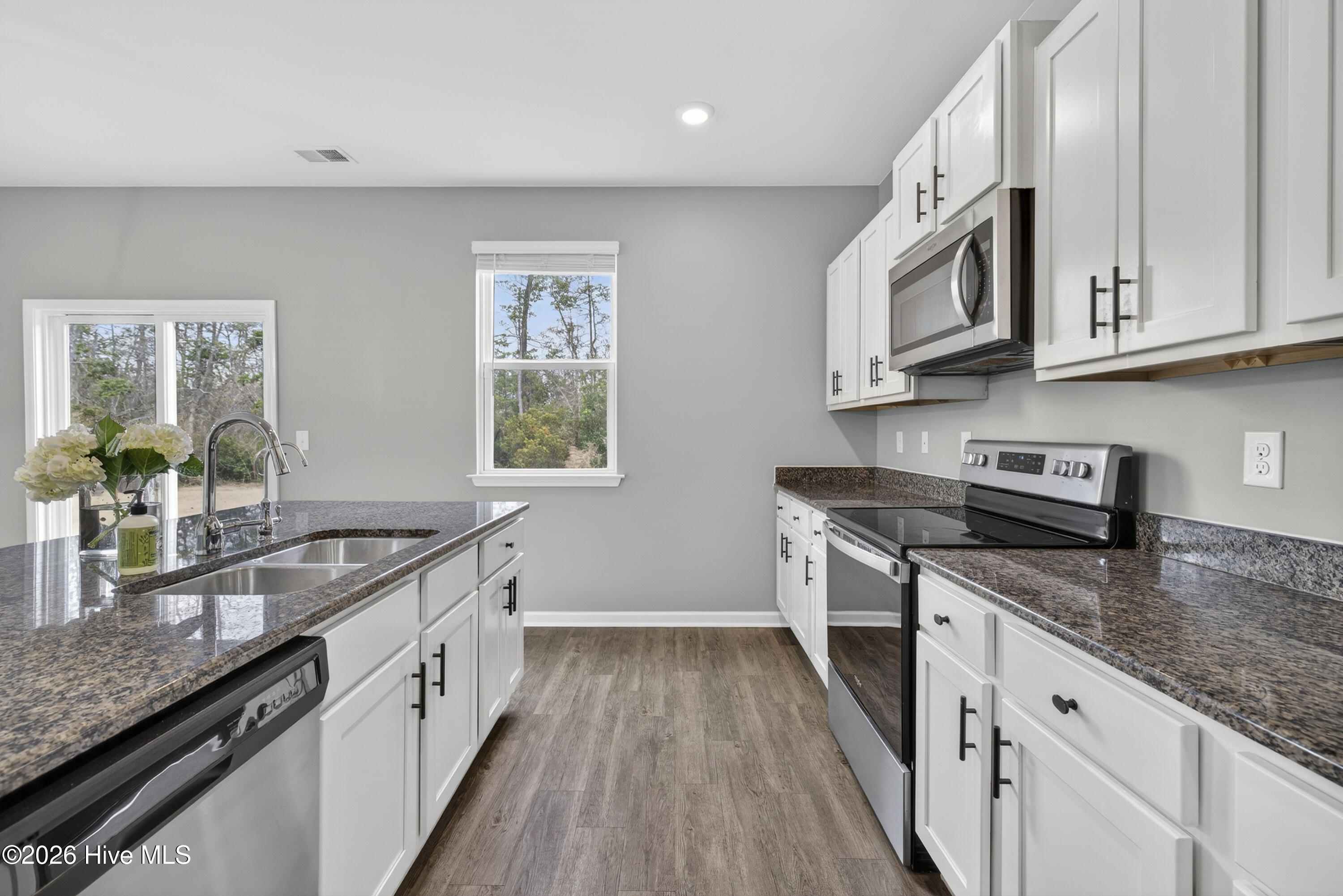 100558263 | Photo 15