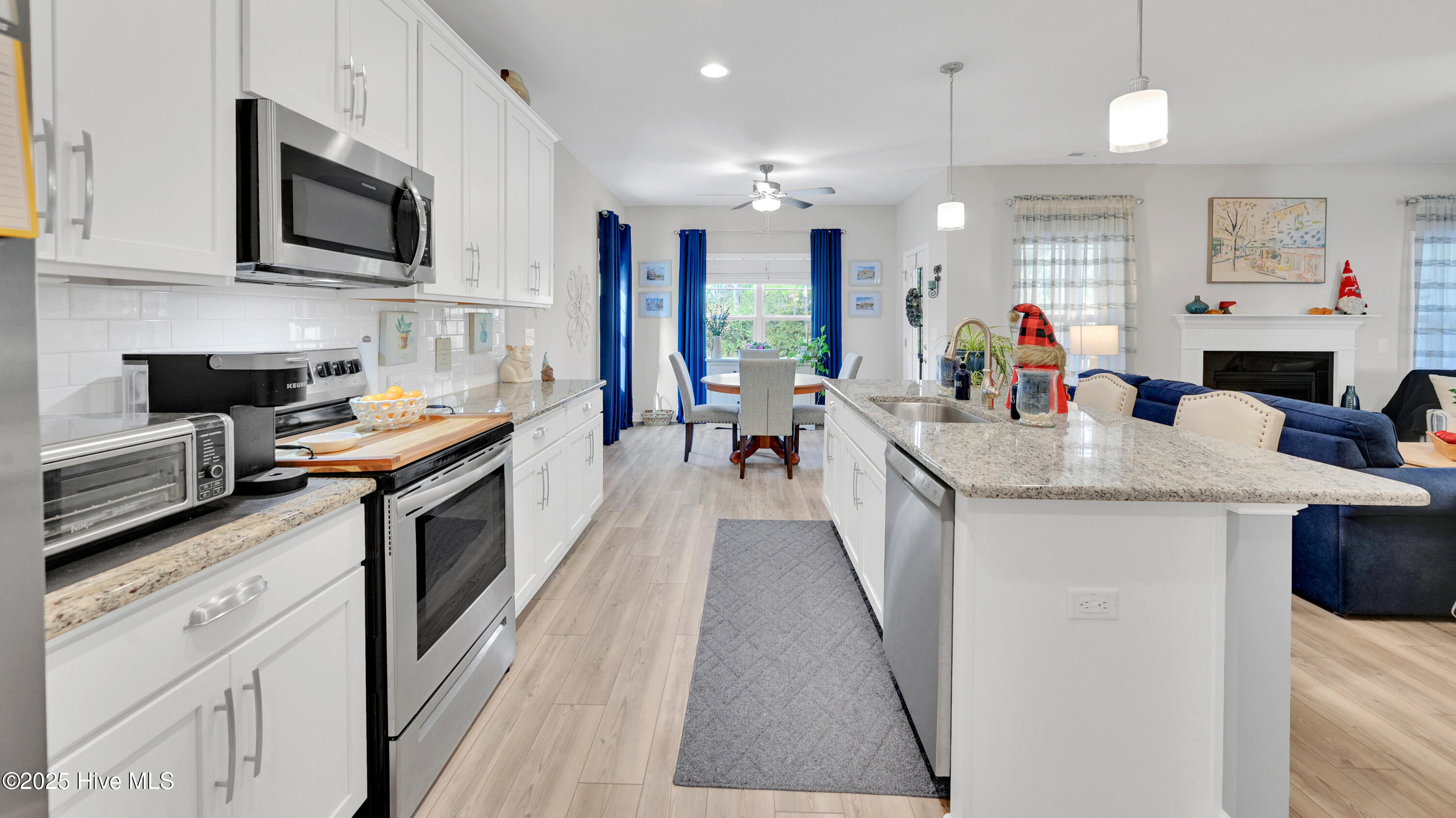 100542865 | Photo 36