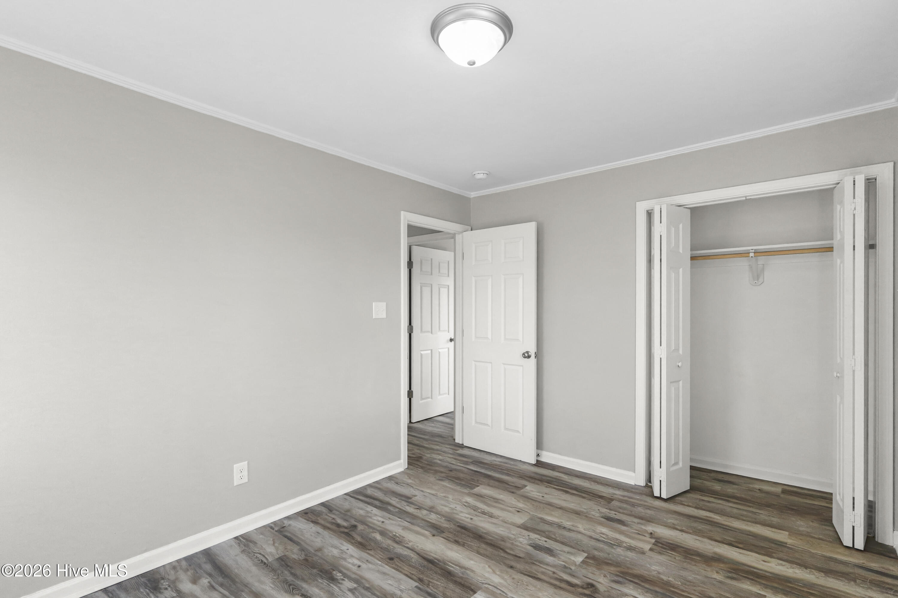 100560187 | Photo 18