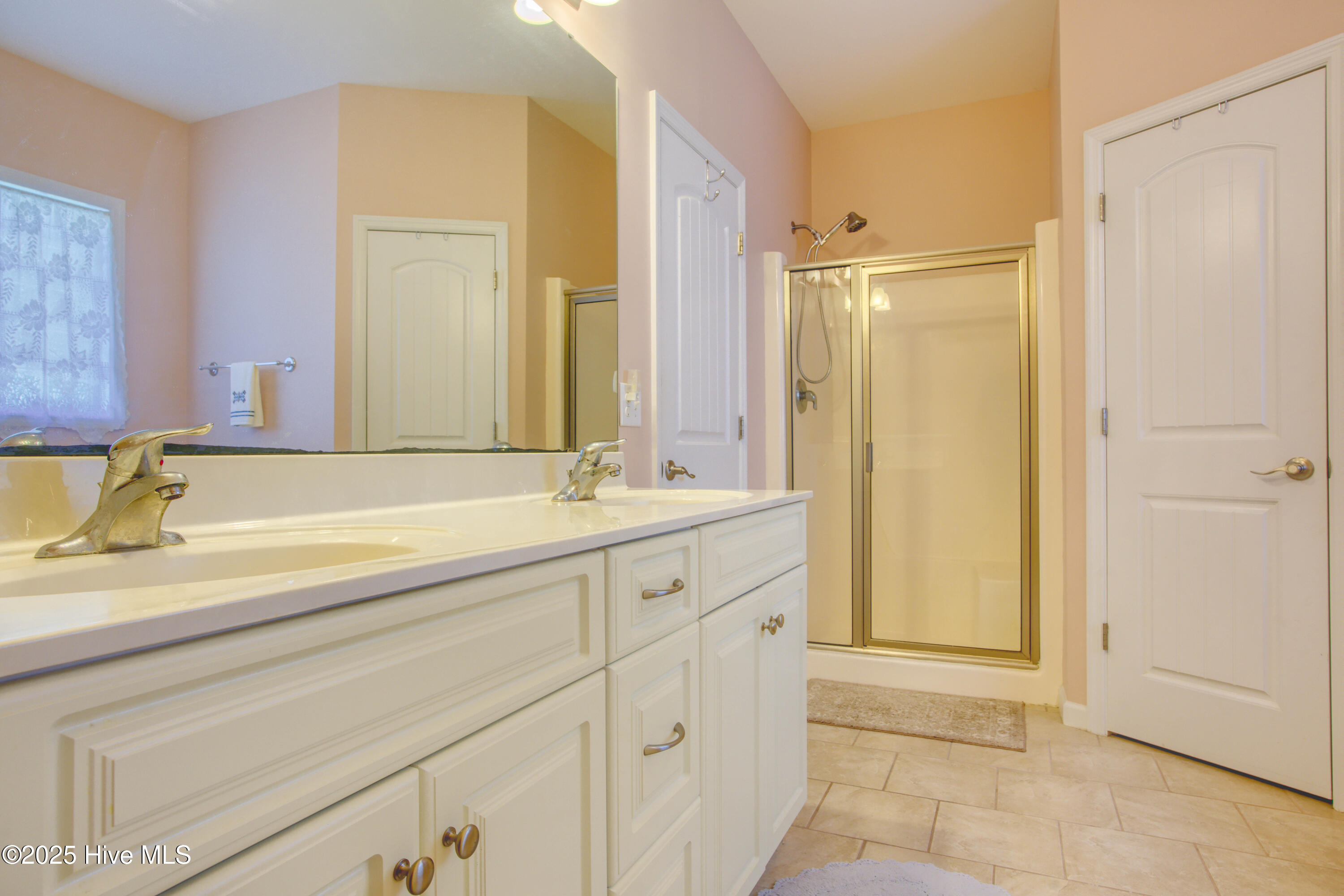 100537657 | Photo 19