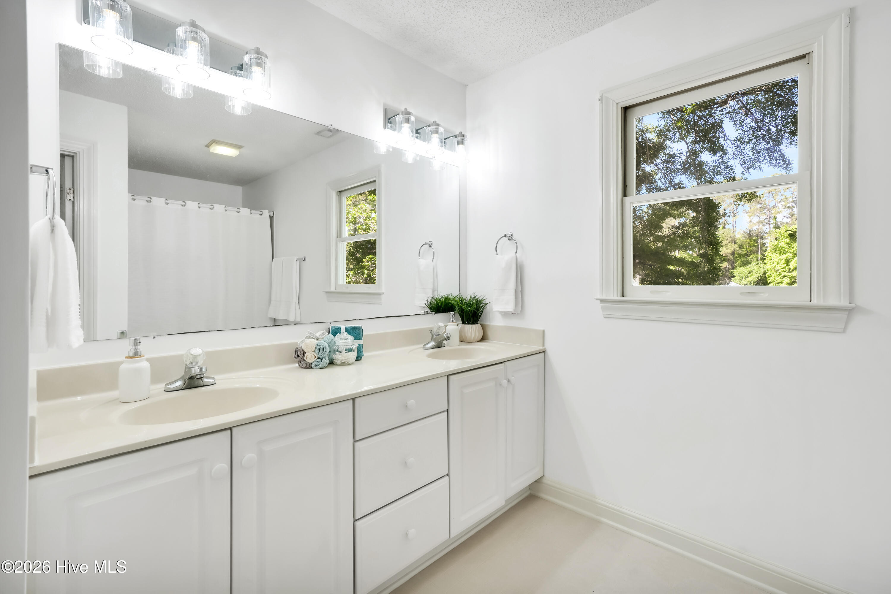 100570472 | Photo 26