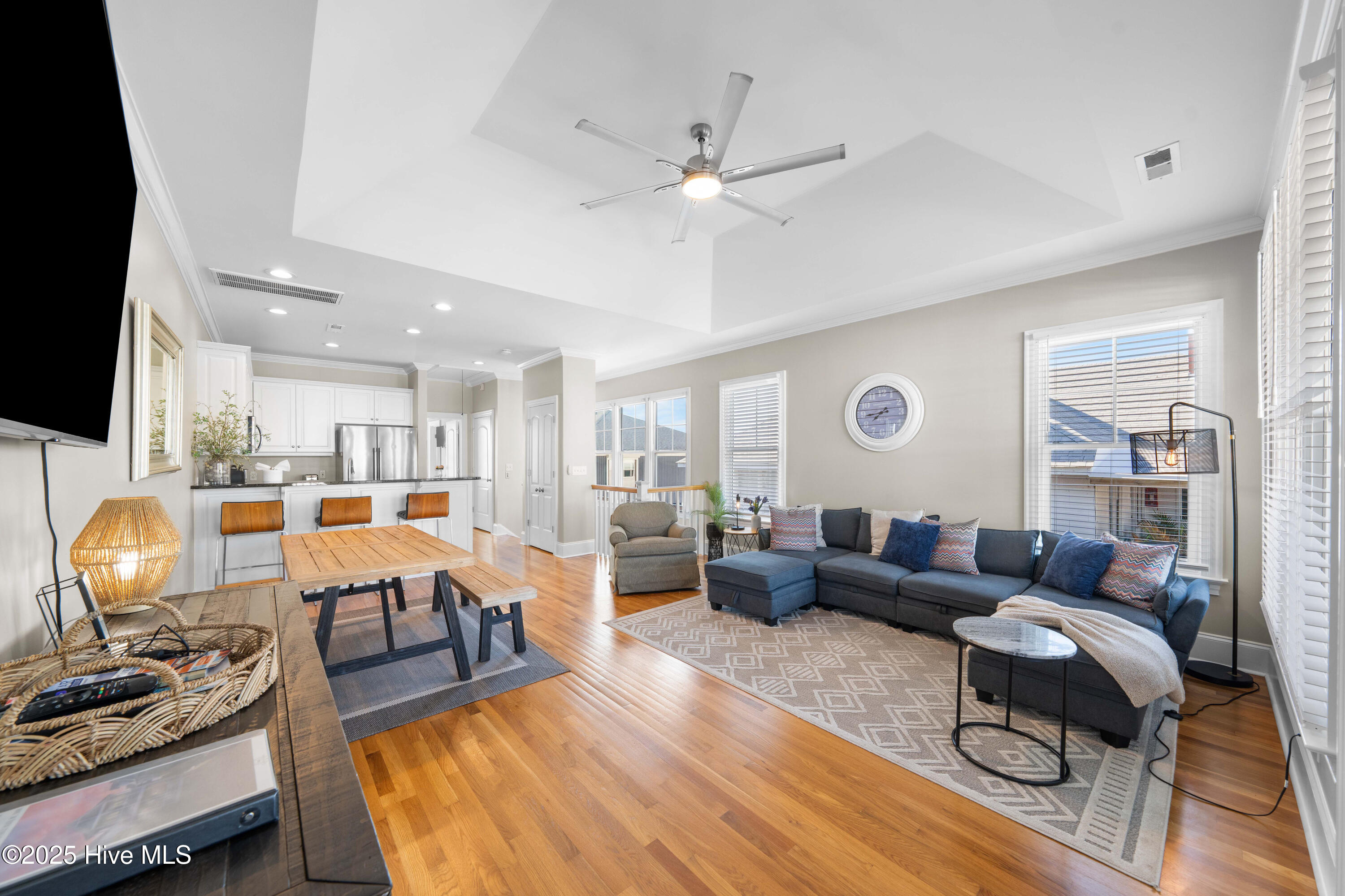 100541369 | Photo 35