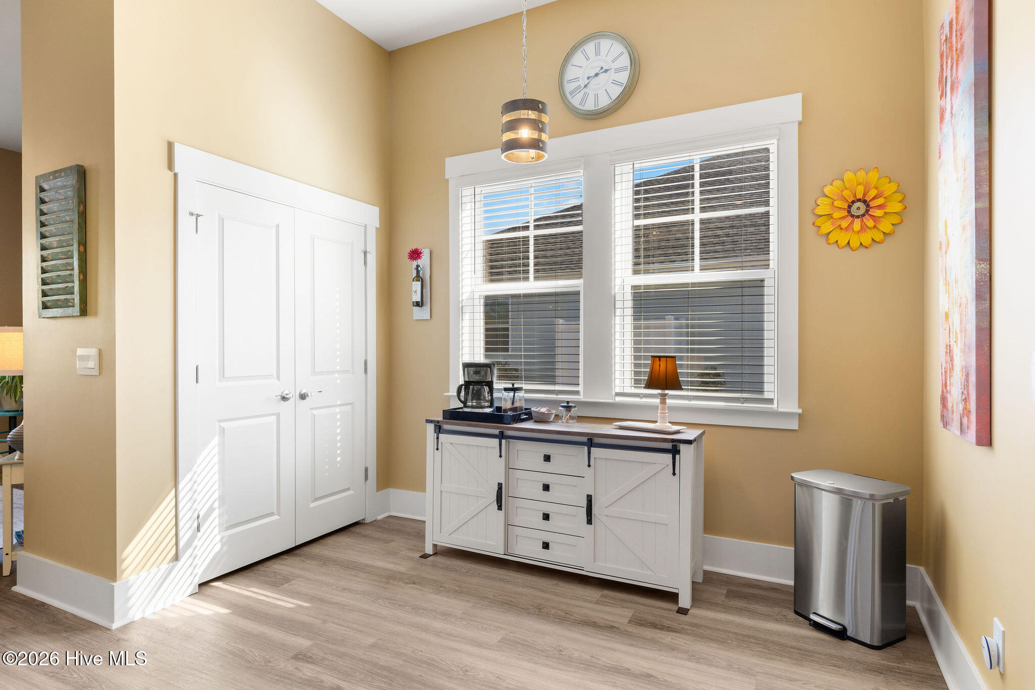 100554003 | Photo 29