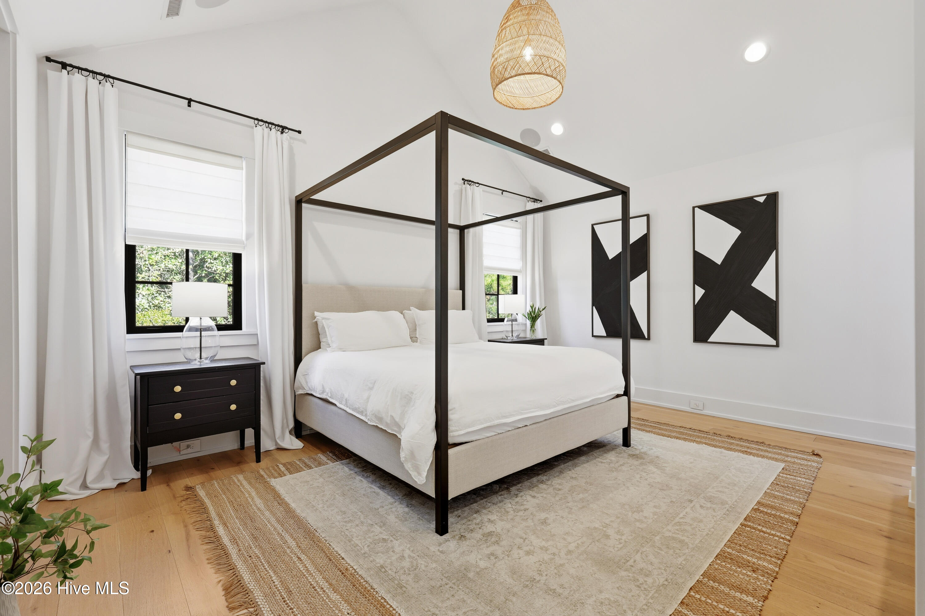 100554567 | Photo 28