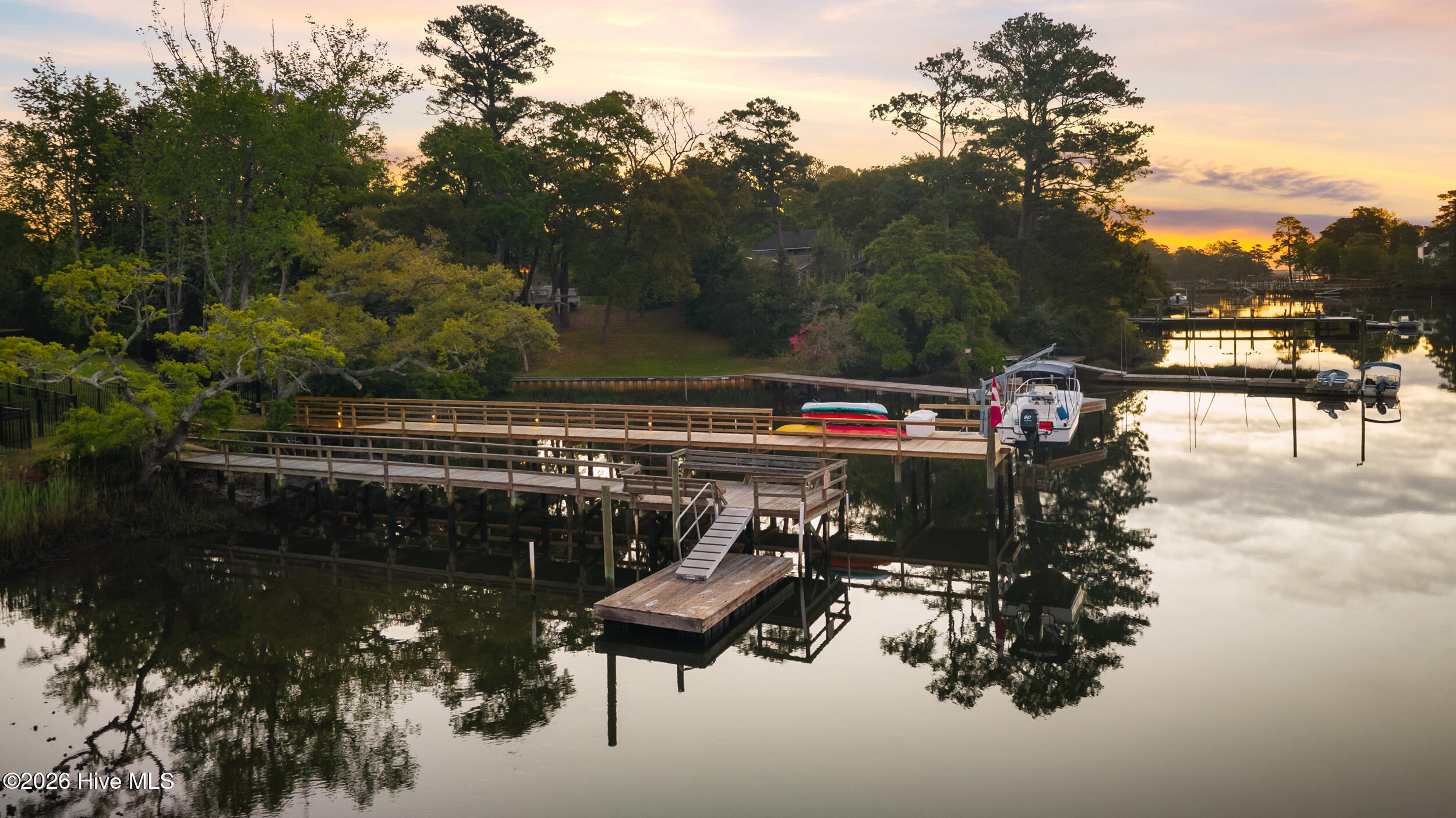 100567096 | Photo 83