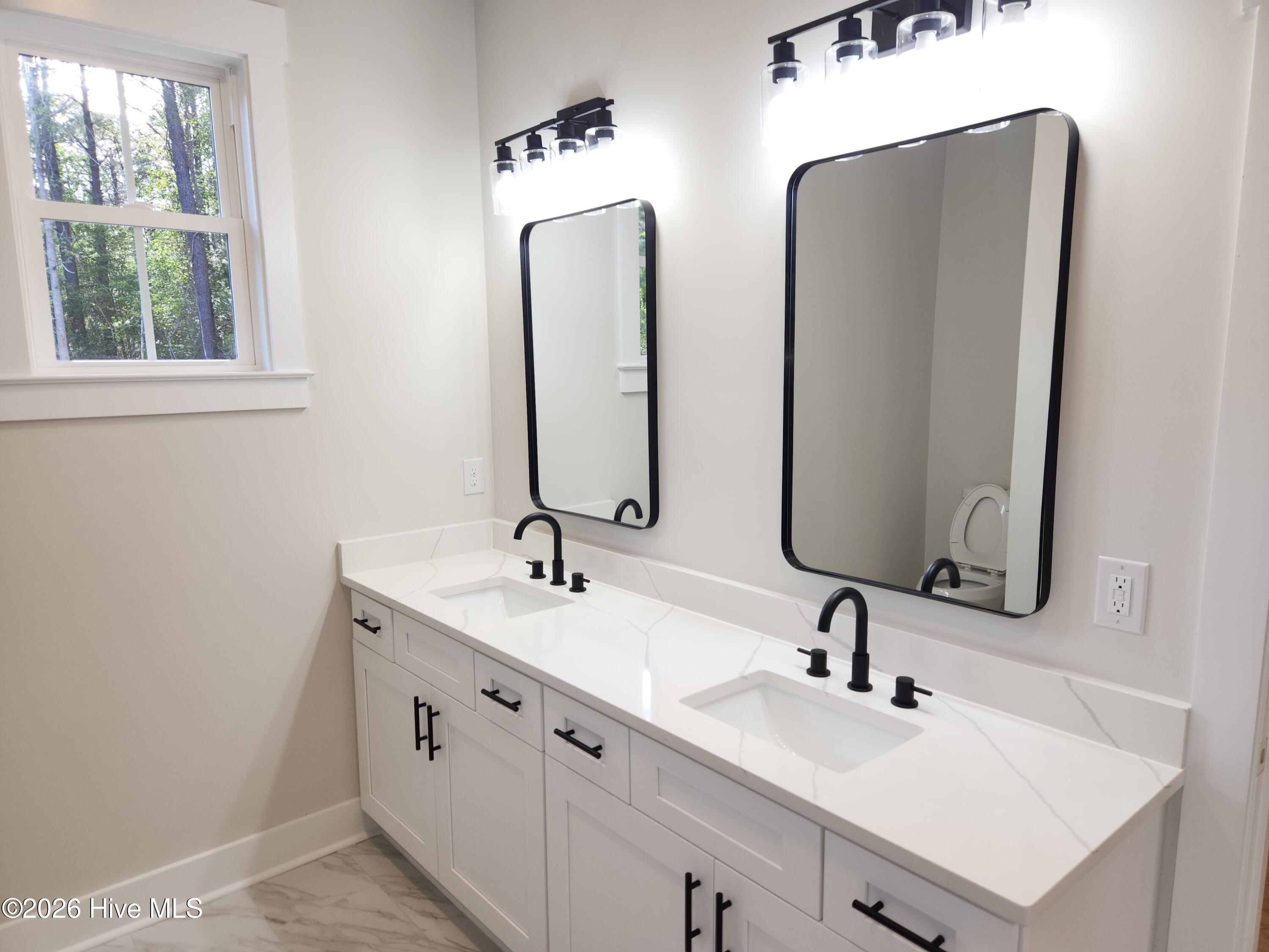 100566196 | Photo 30