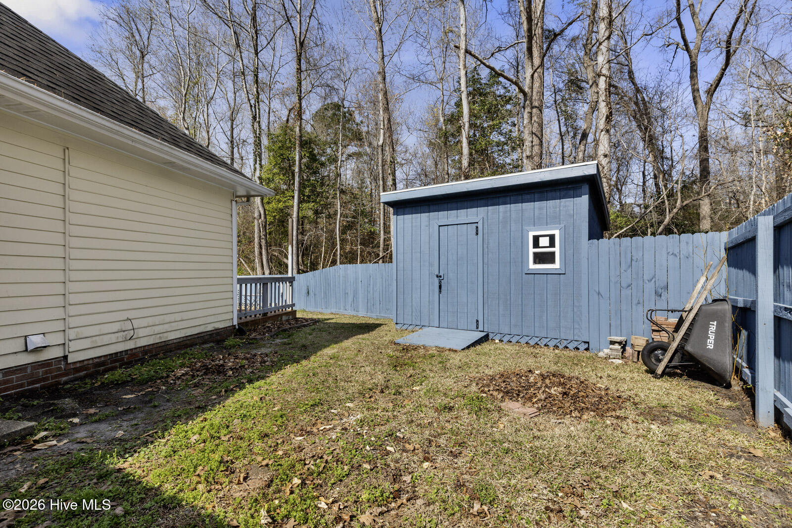 100560676 | Photo 19