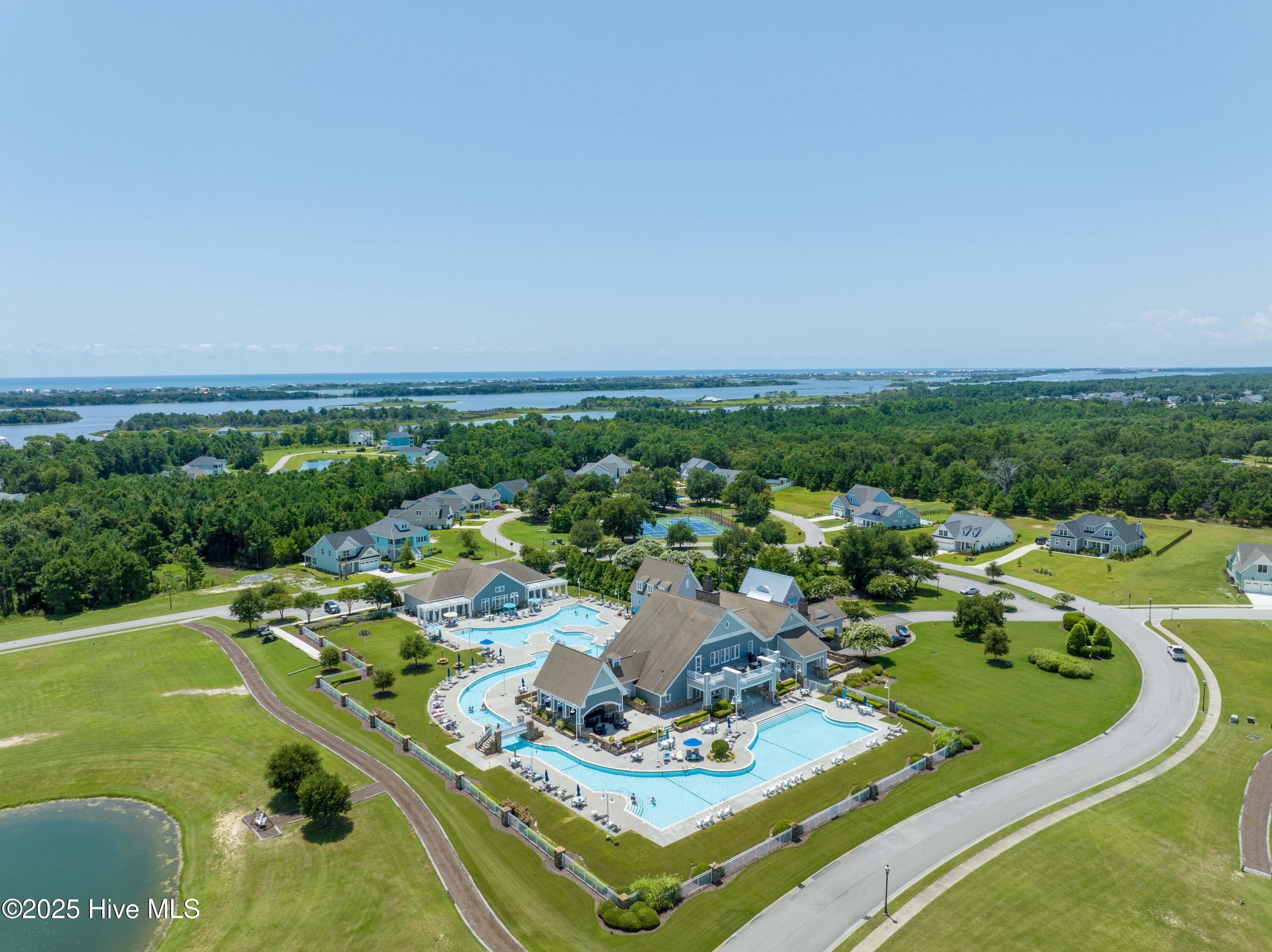 100543712 | Photo 45