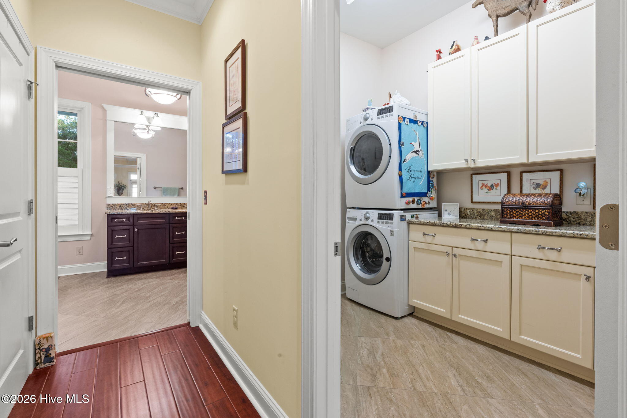 100549947 | Photo 32