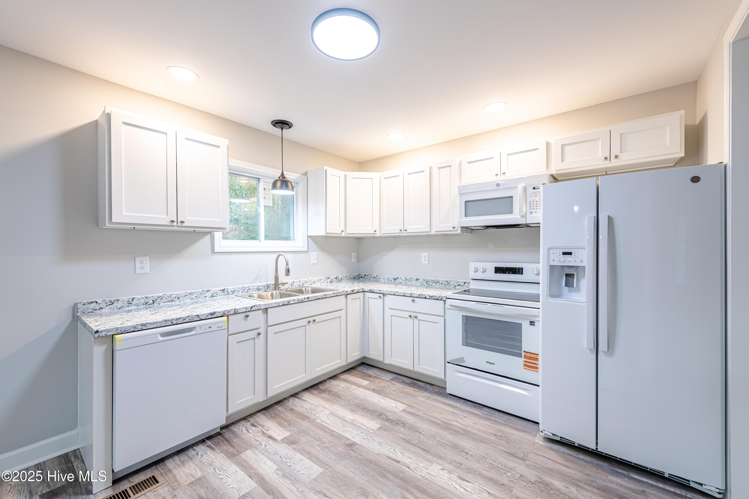 100538278 | Photo 14