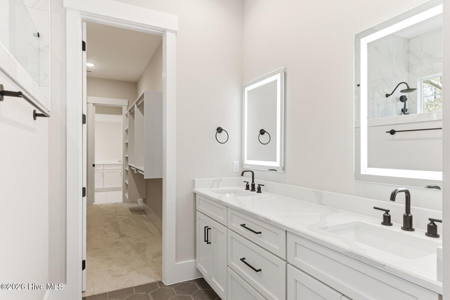 100541579 | Photo 25