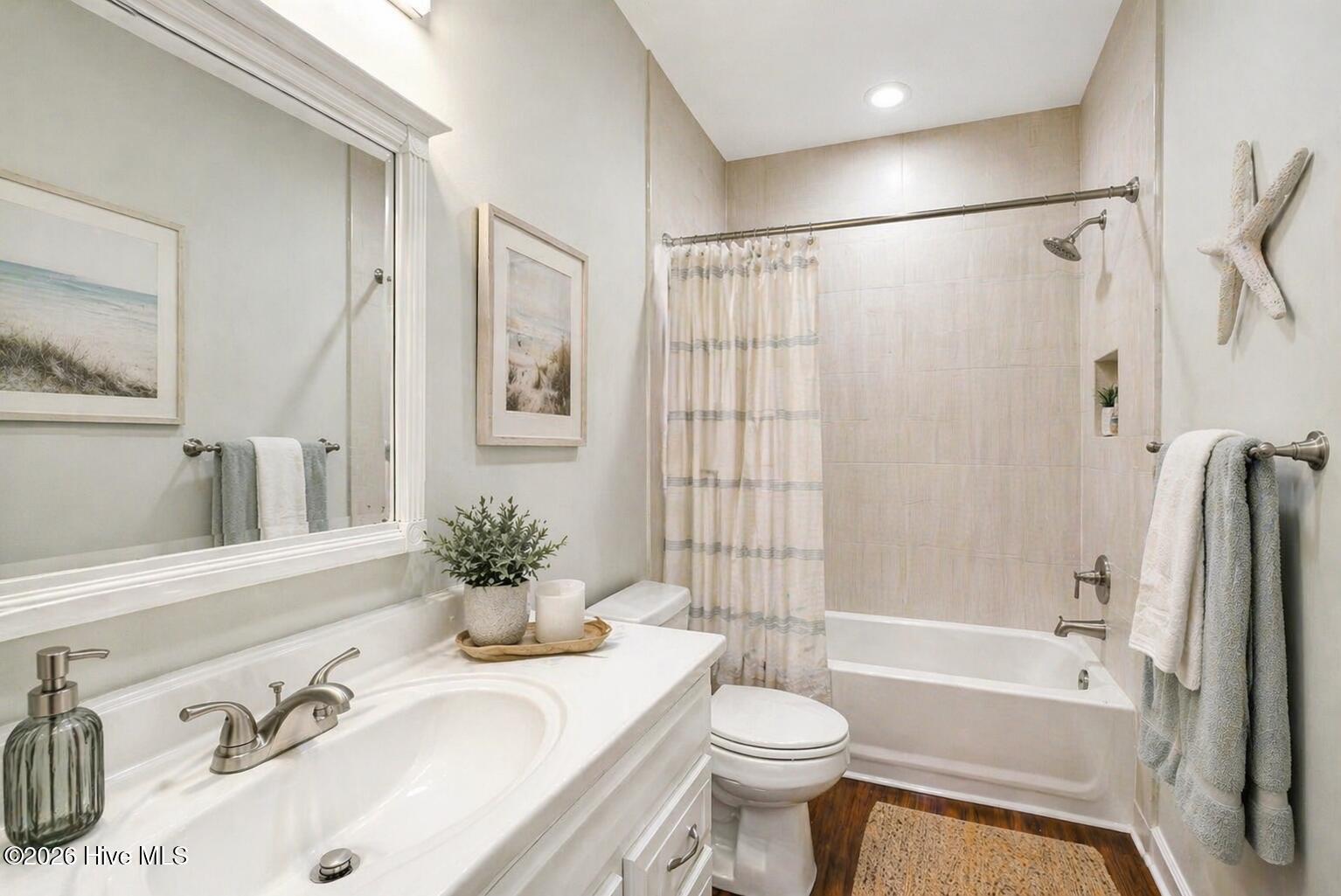 100565063 | Photo 32