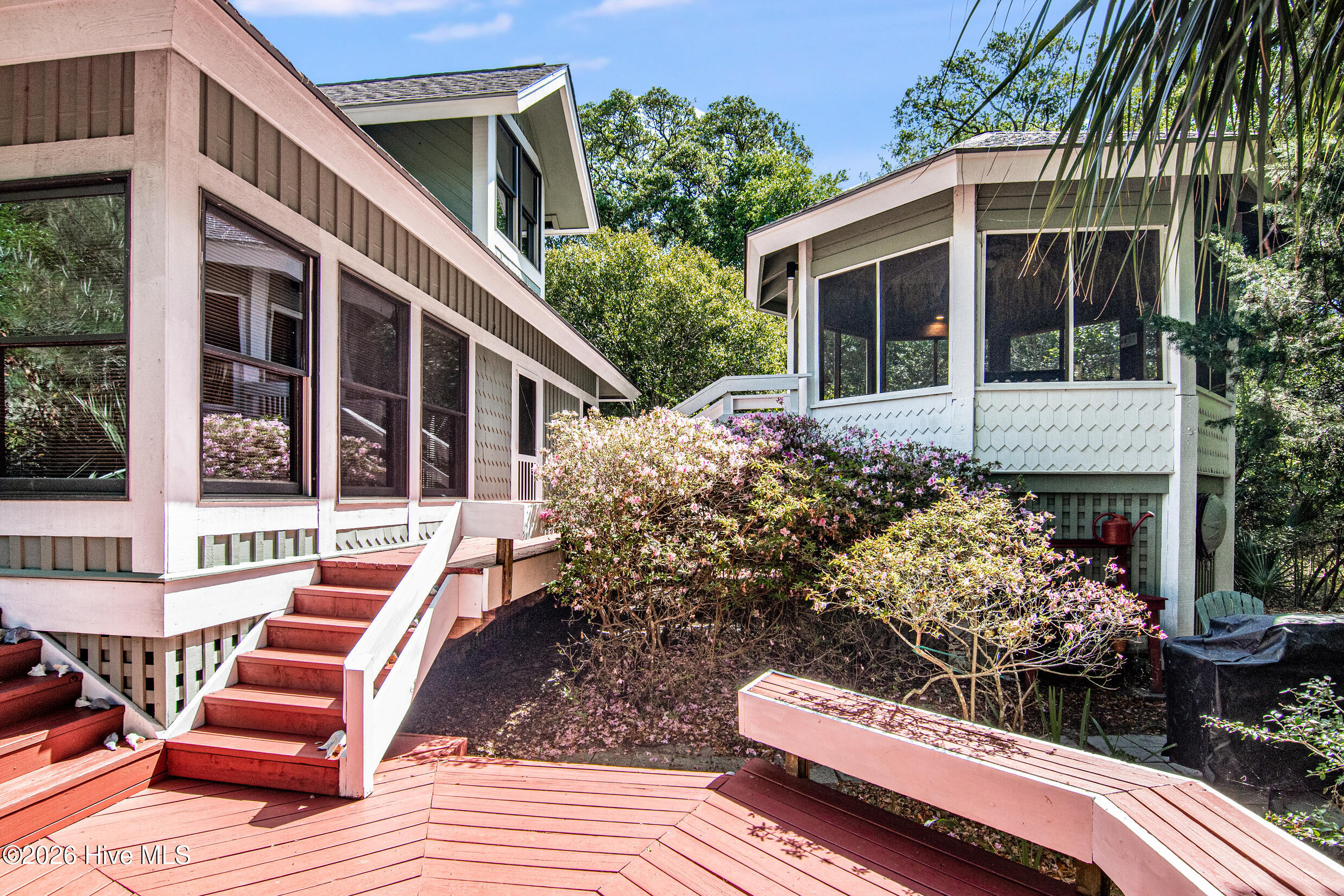 100561617 | Photo 32