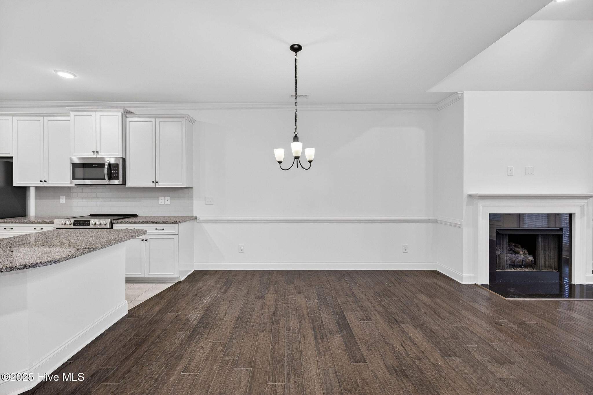 100547187 | Photo 15