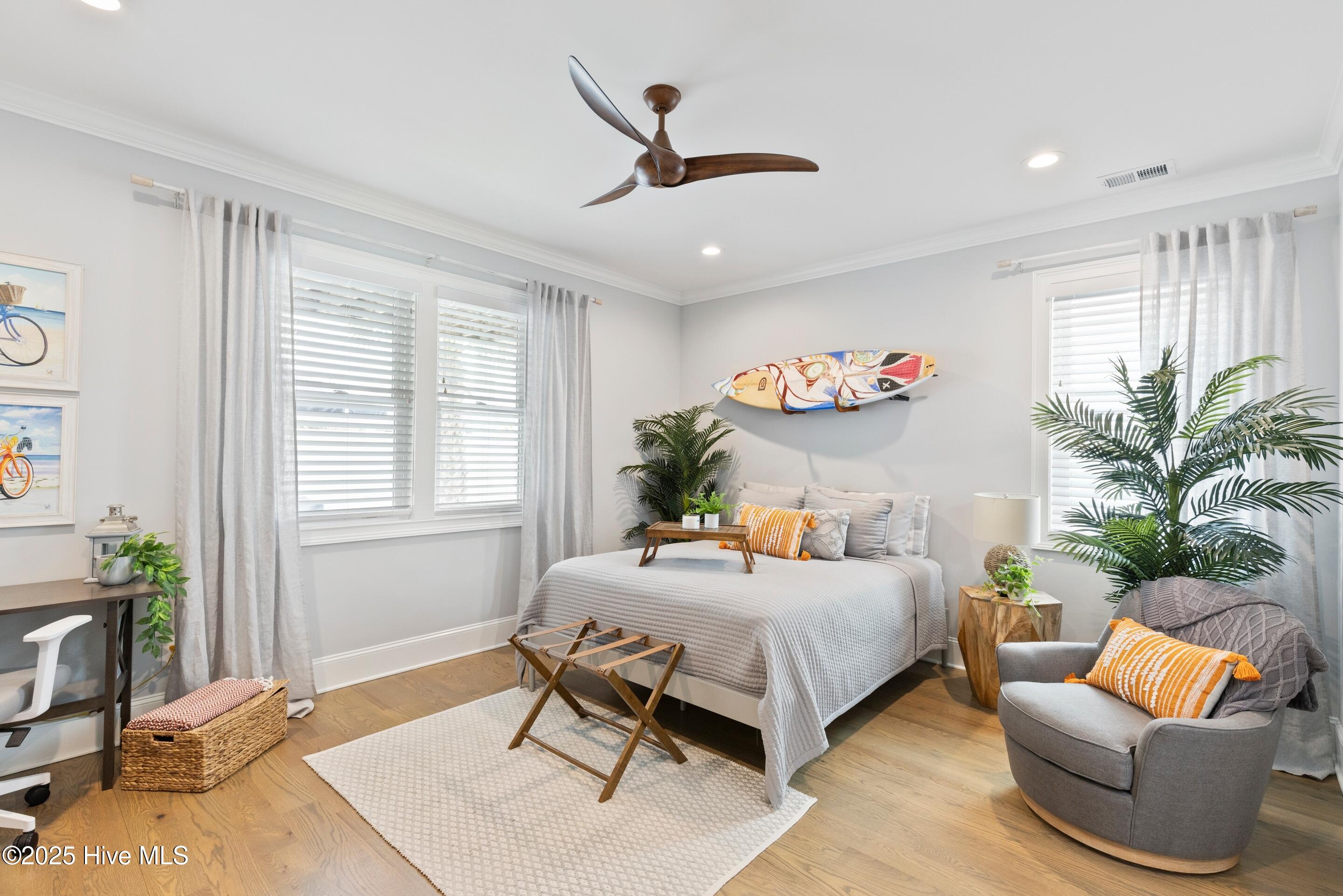 100532410 | Photo 56