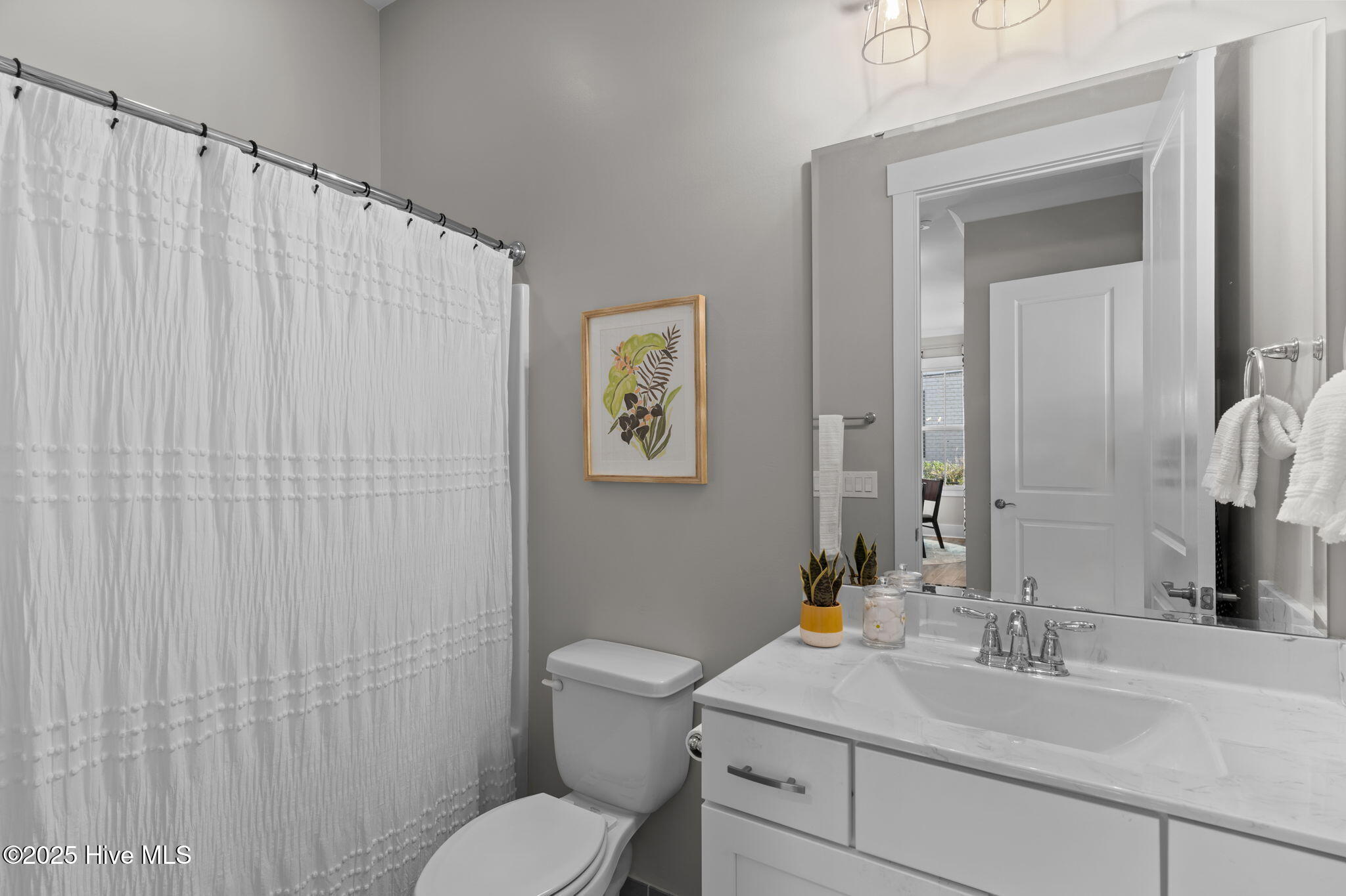 100543131 | Photo 33