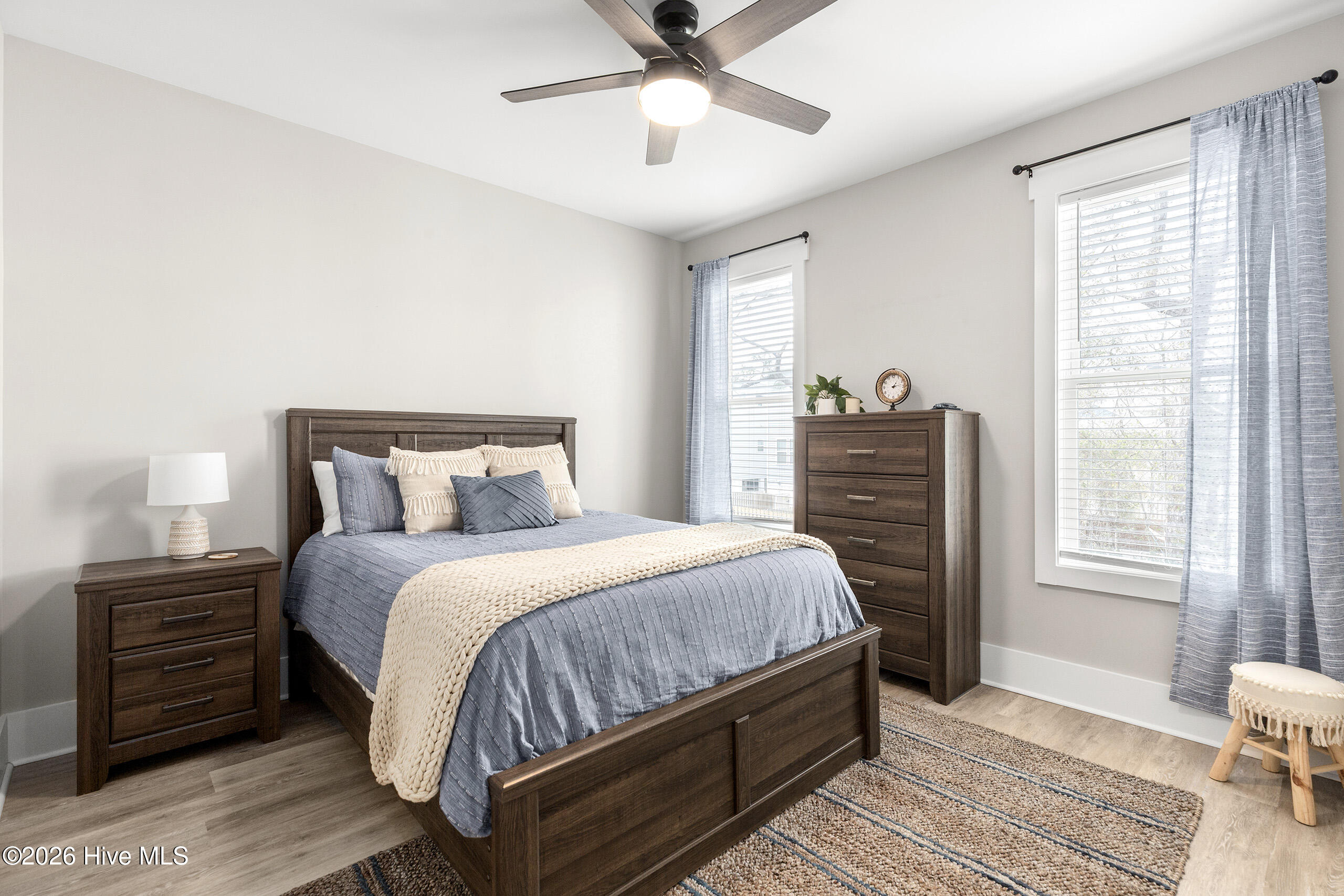 100562975 | Photo 53