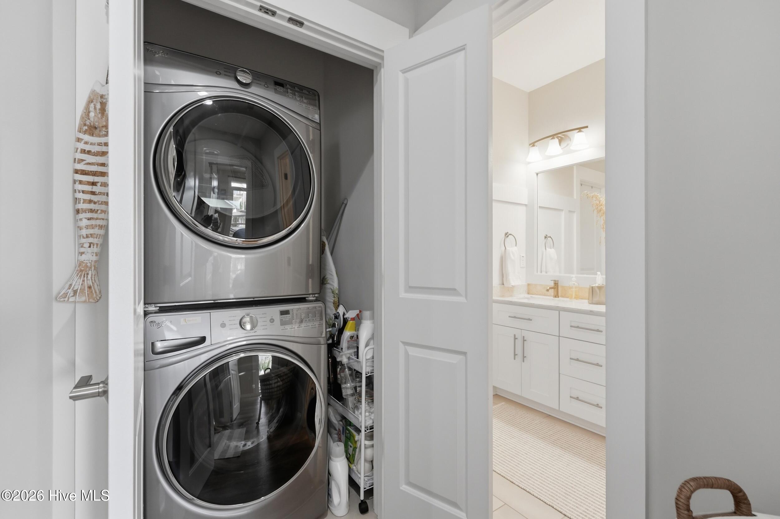 100562493 | Photo 43