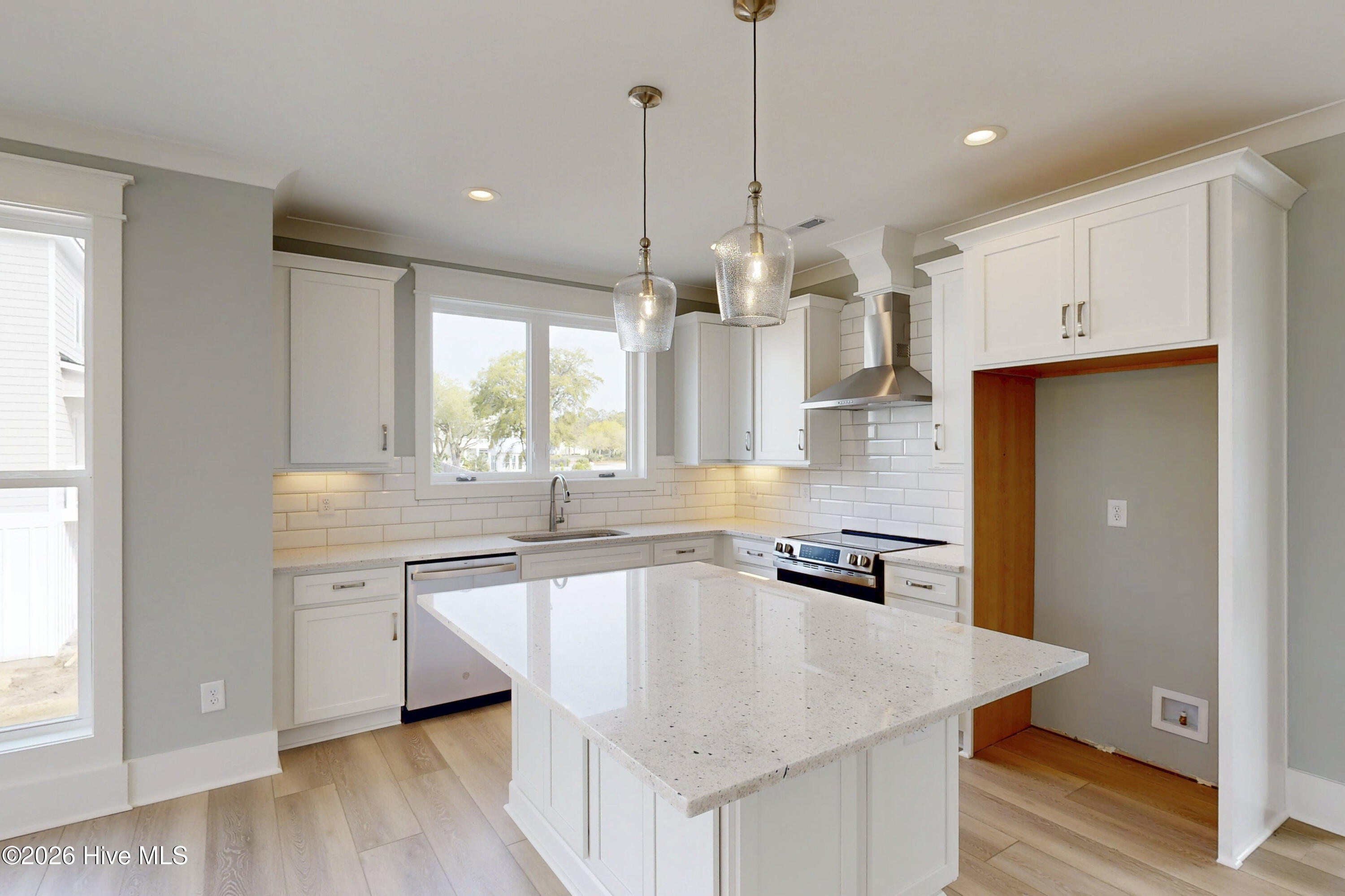 100559746 | Photo 41