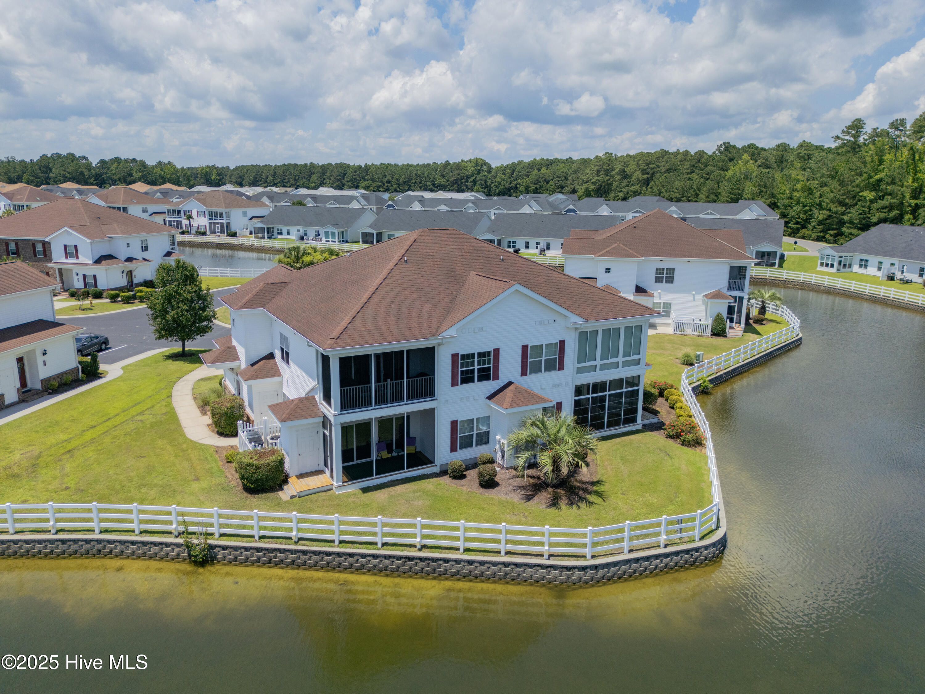 100515209 | Photo 38