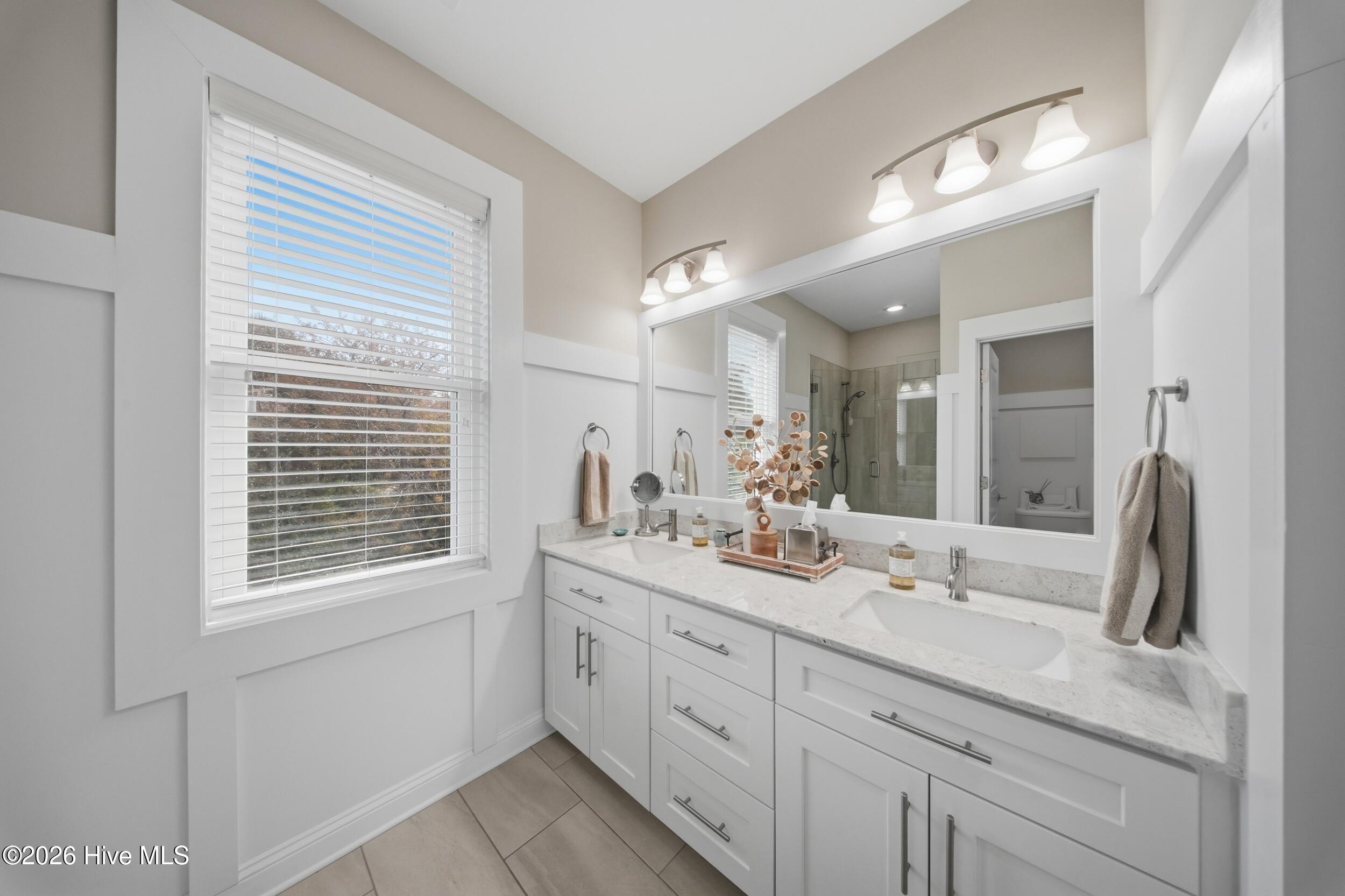 100562493 | Photo 29