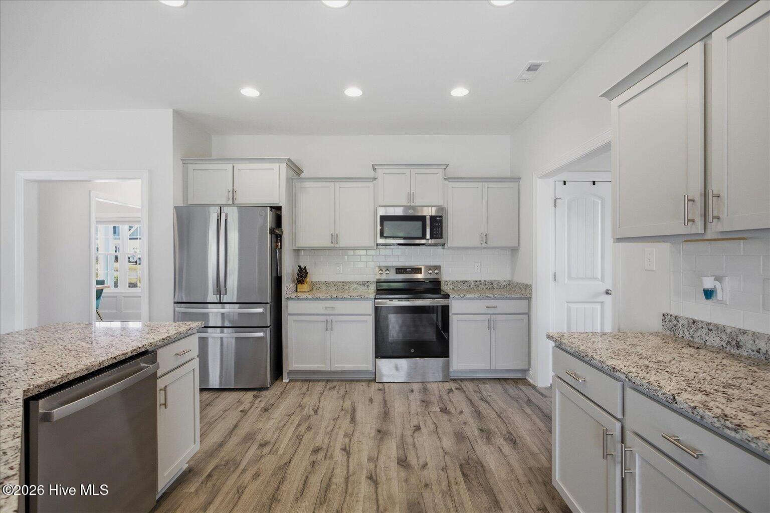 100564779 | Photo 30