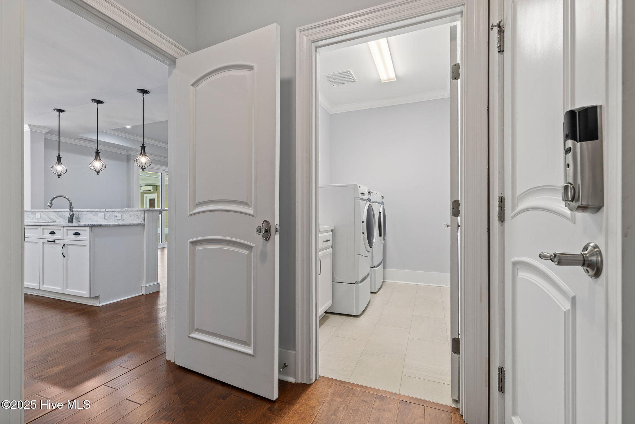 100542044 | Photo 39