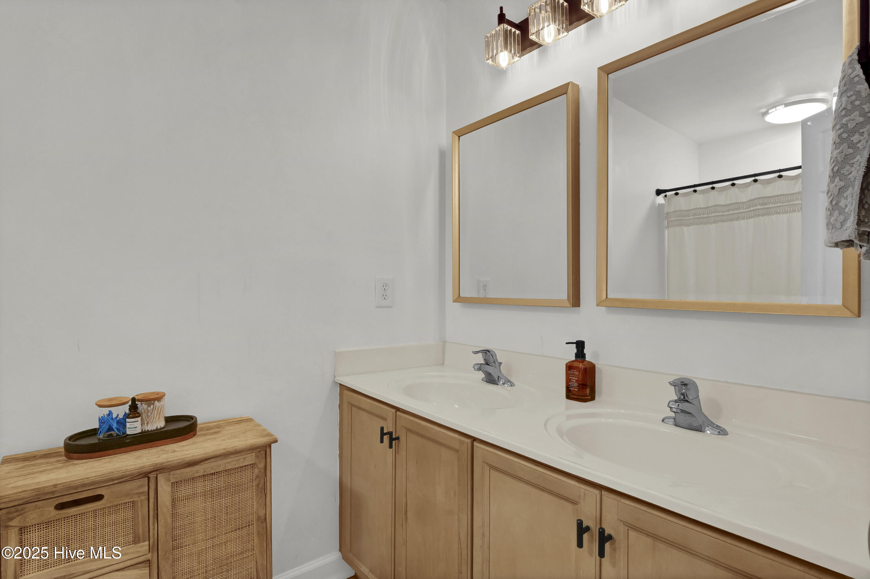 100546697 | Photo 22