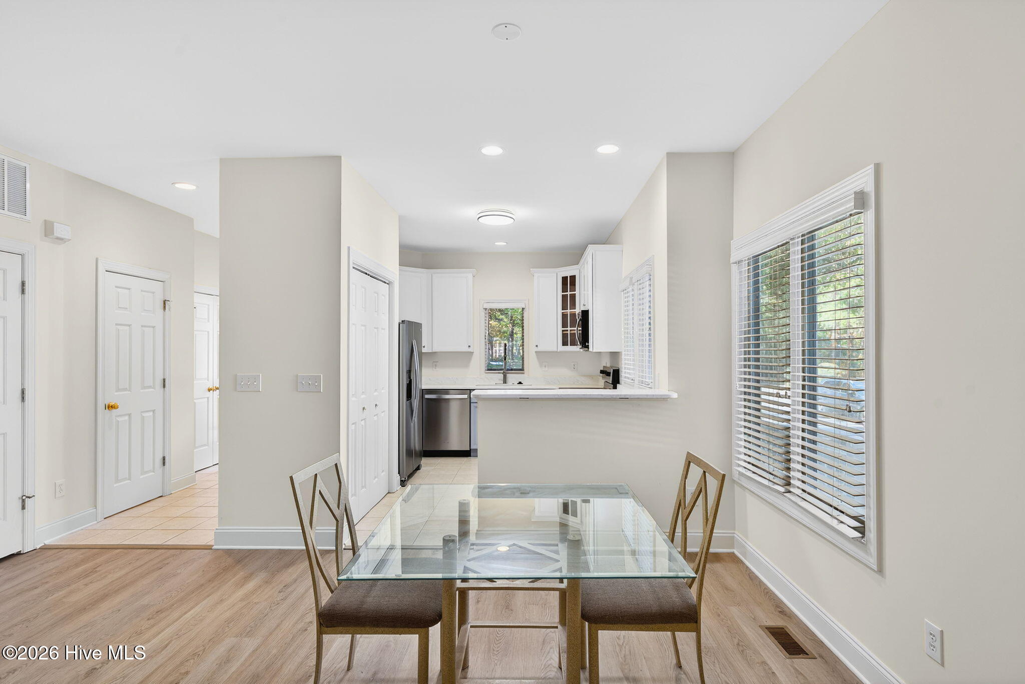 100553475 | Photo 23