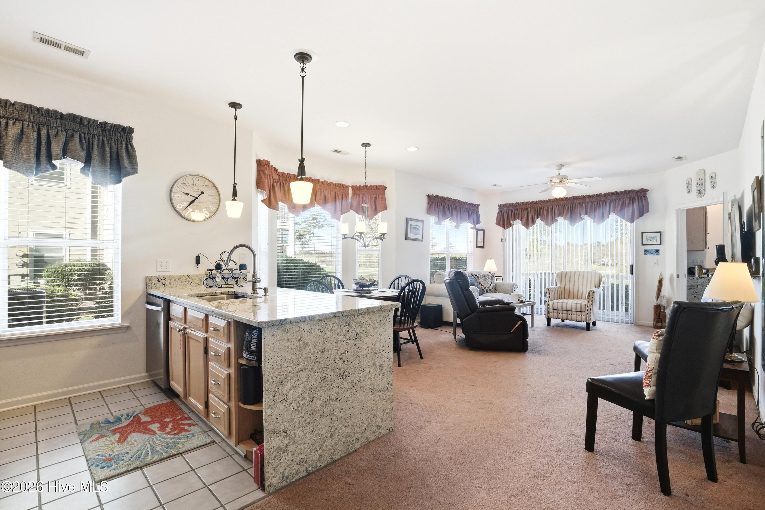 100561892 | Photo 11