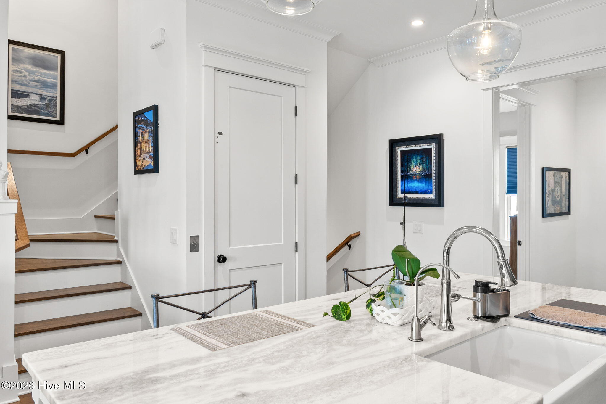 100569048 | Photo 12