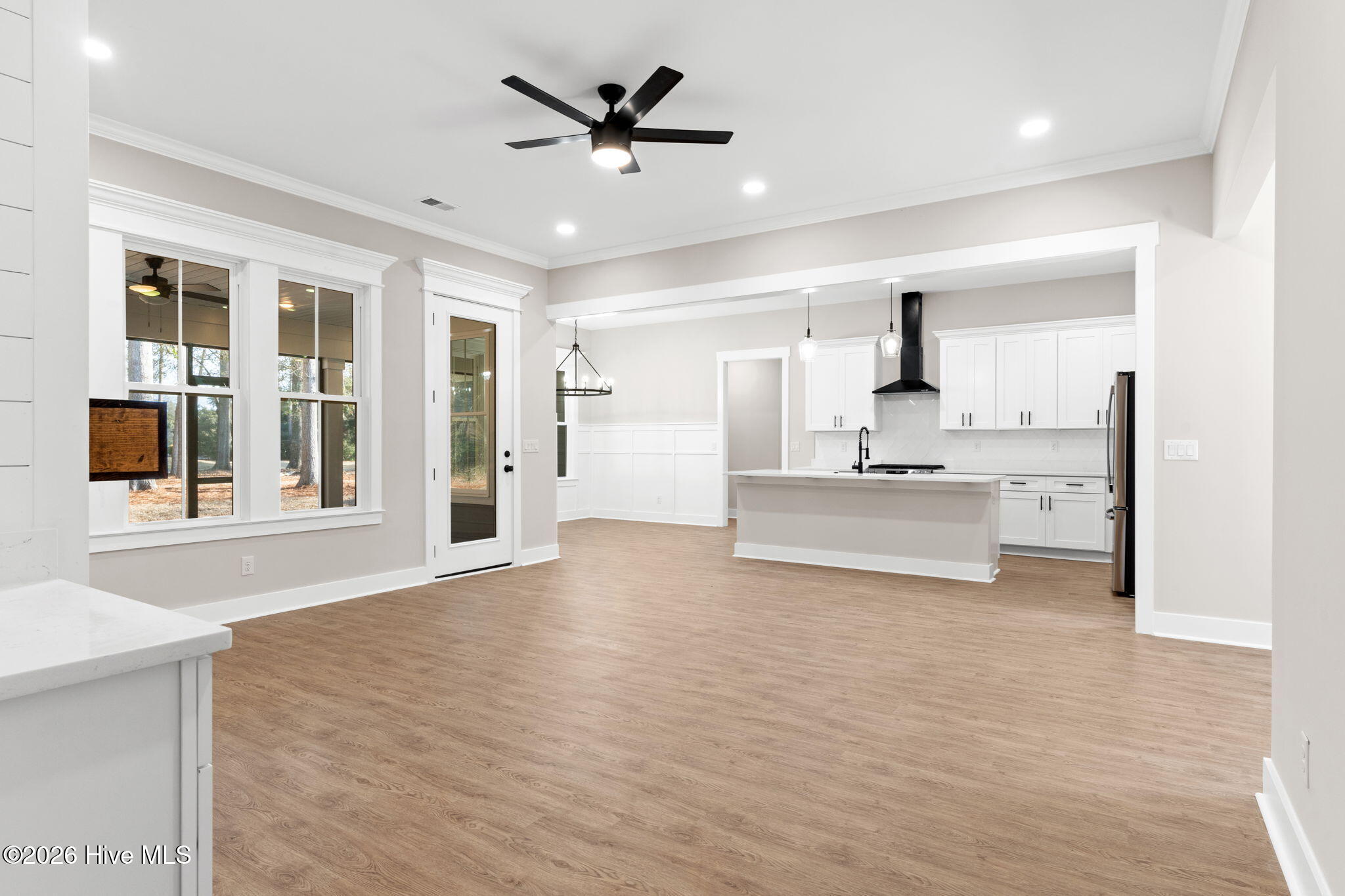 100558112 | Photo 11