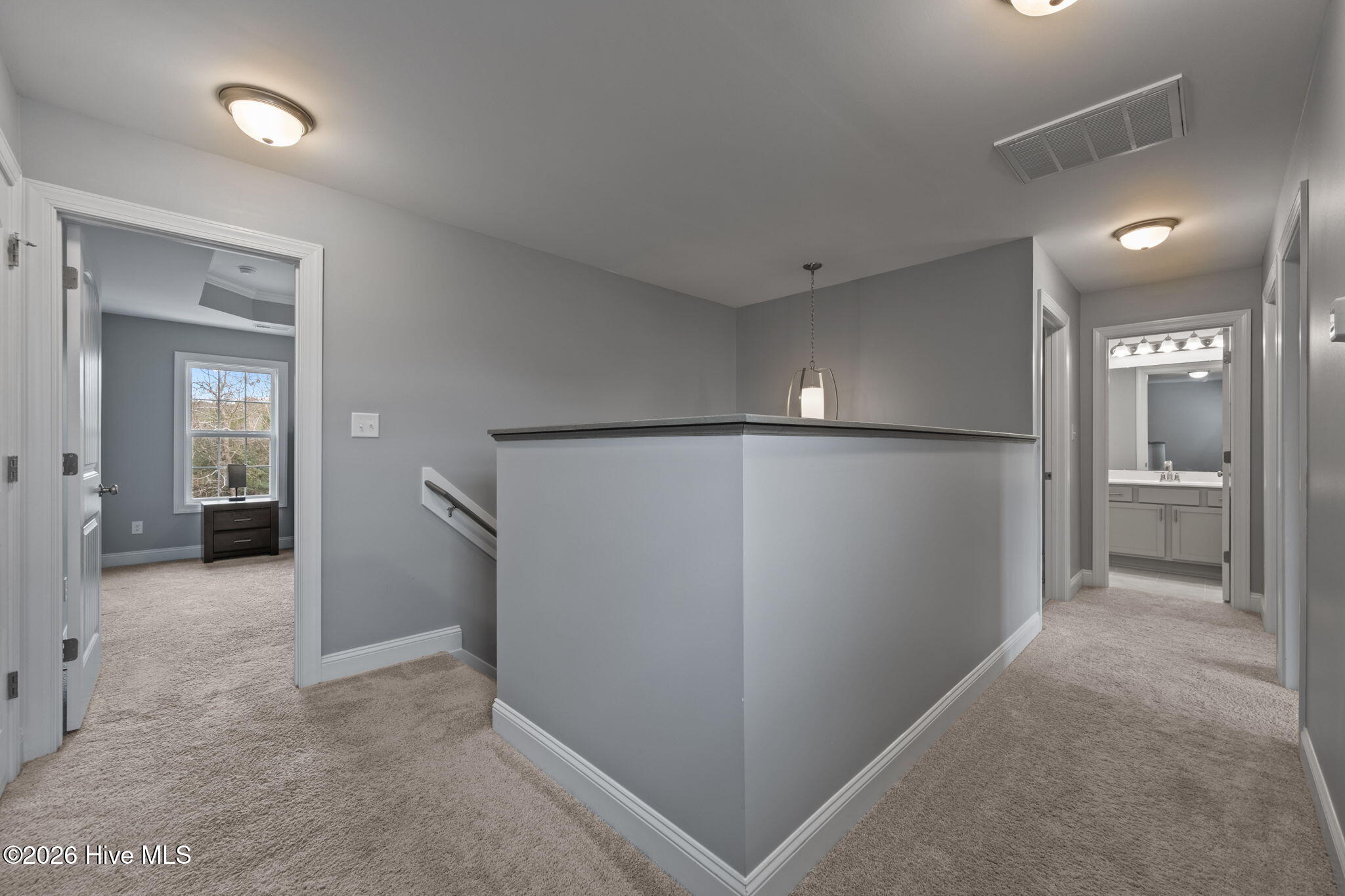 100549197 | Photo 38