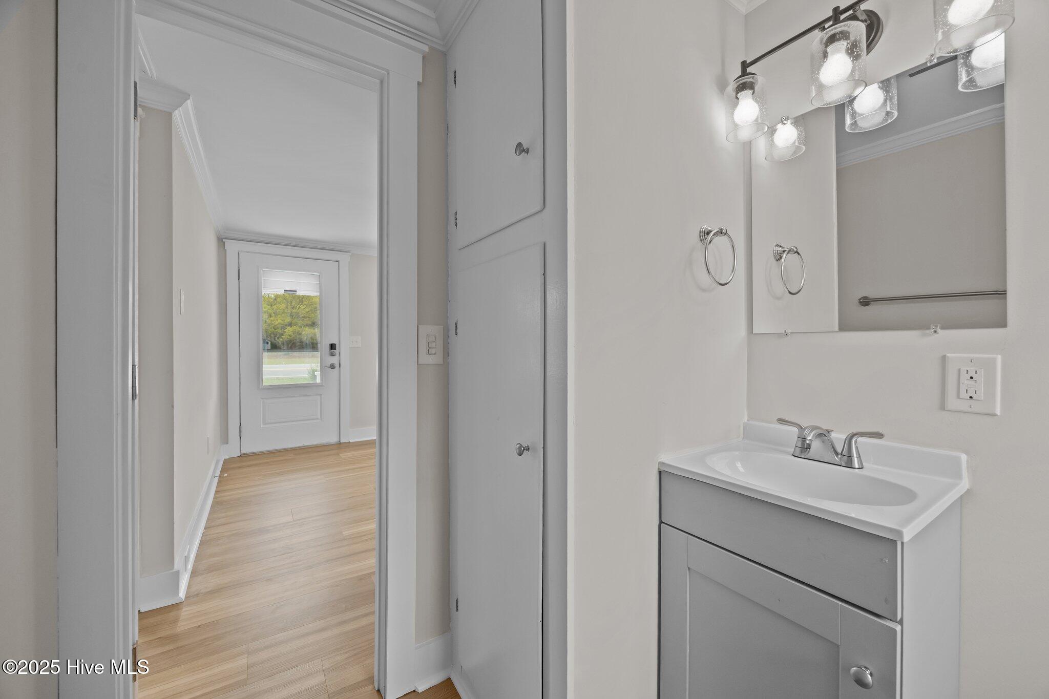 100499263 | Photo 18