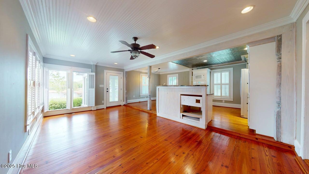 100502870 | Photo 23