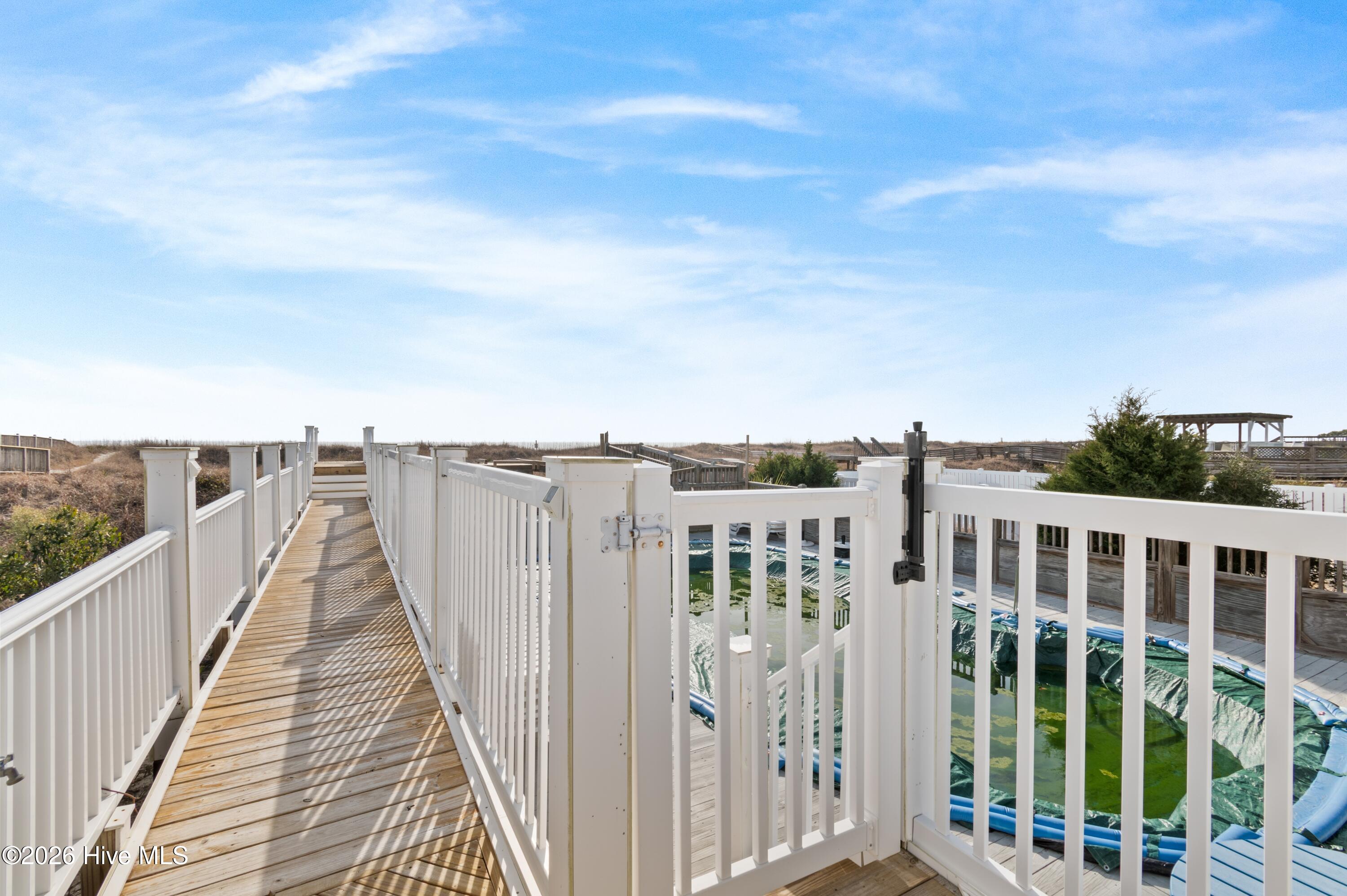 100548422 | Photo 67