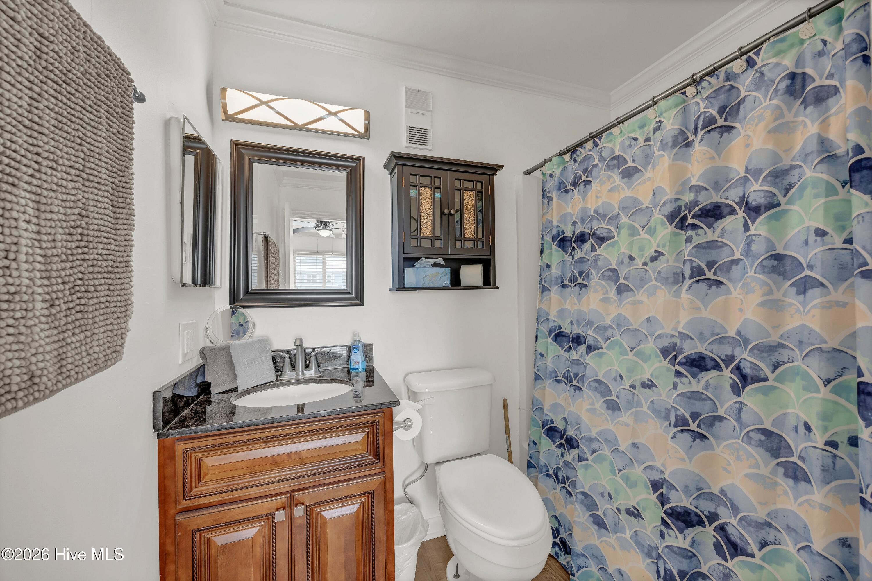 100570370 | Photo 12