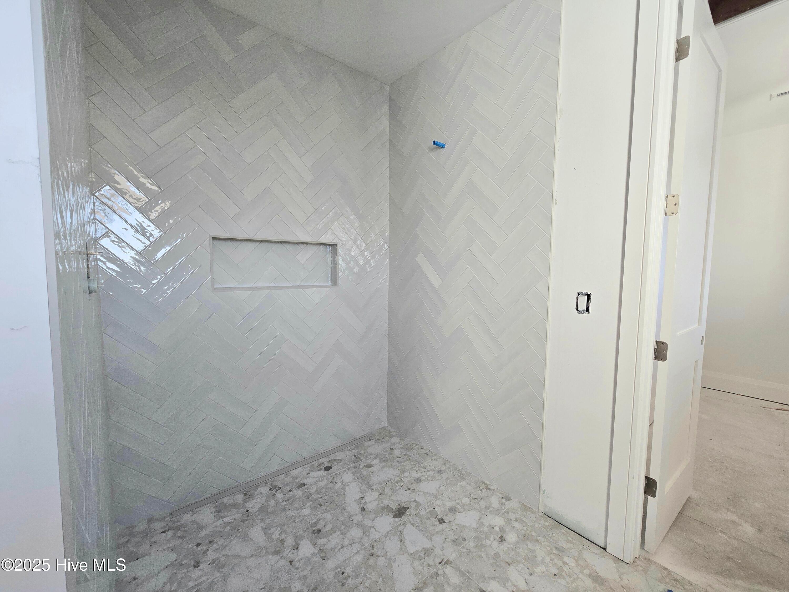 100532094 | Photo 12