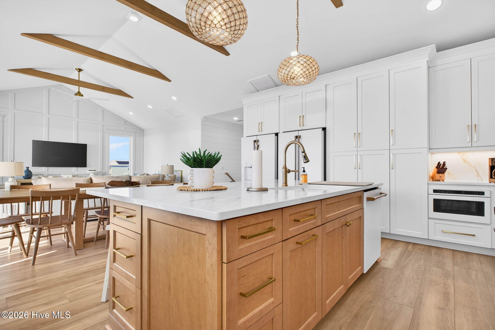 100570262 | Photo 18