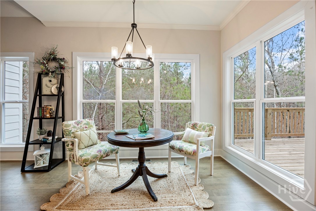 Breakfast room overlooking 13 acre greenspace