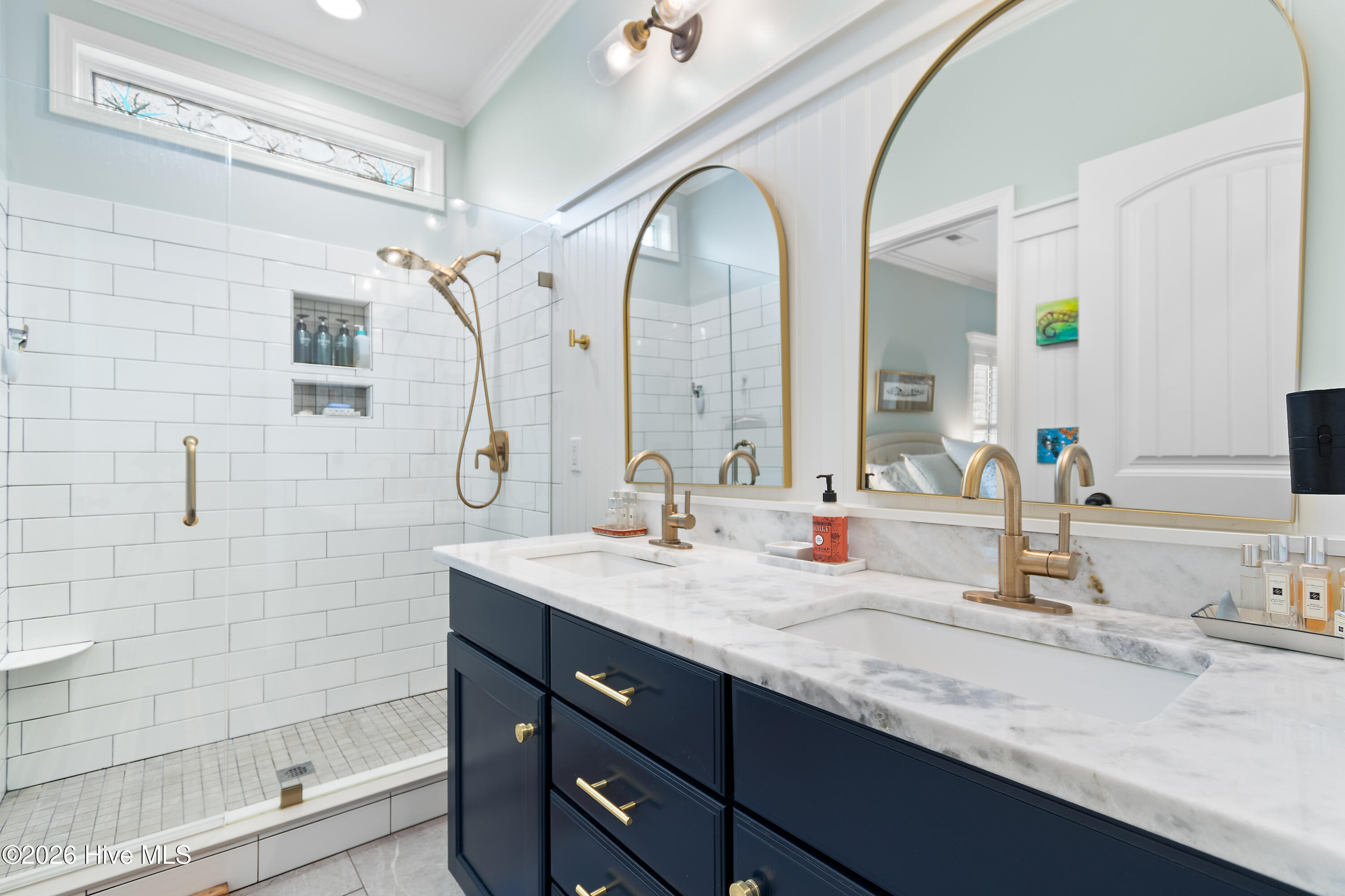 100566075 | Photo 26