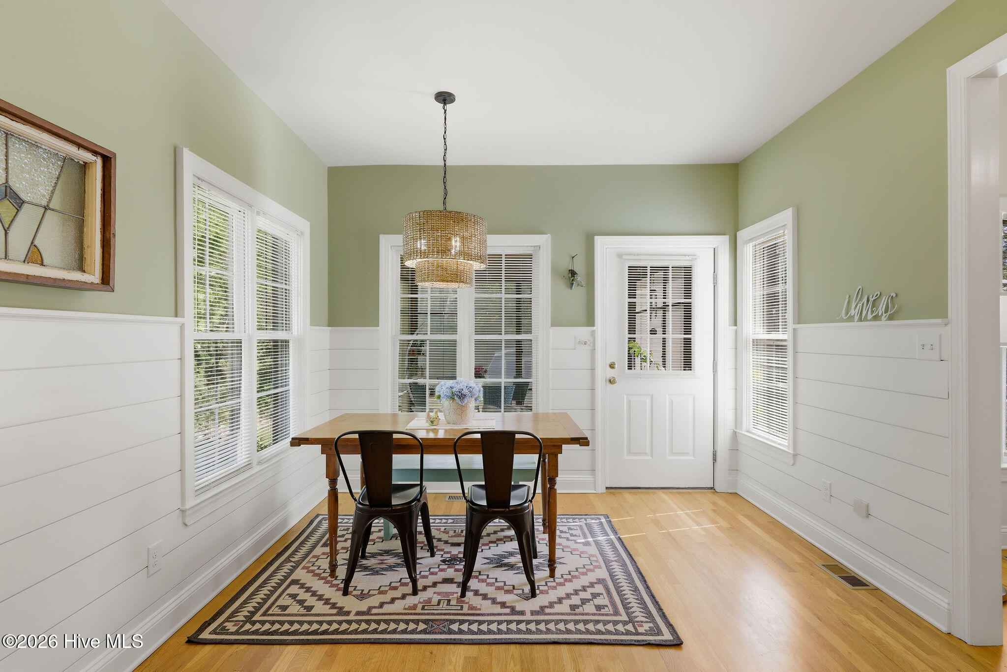 100565672 | Photo 21