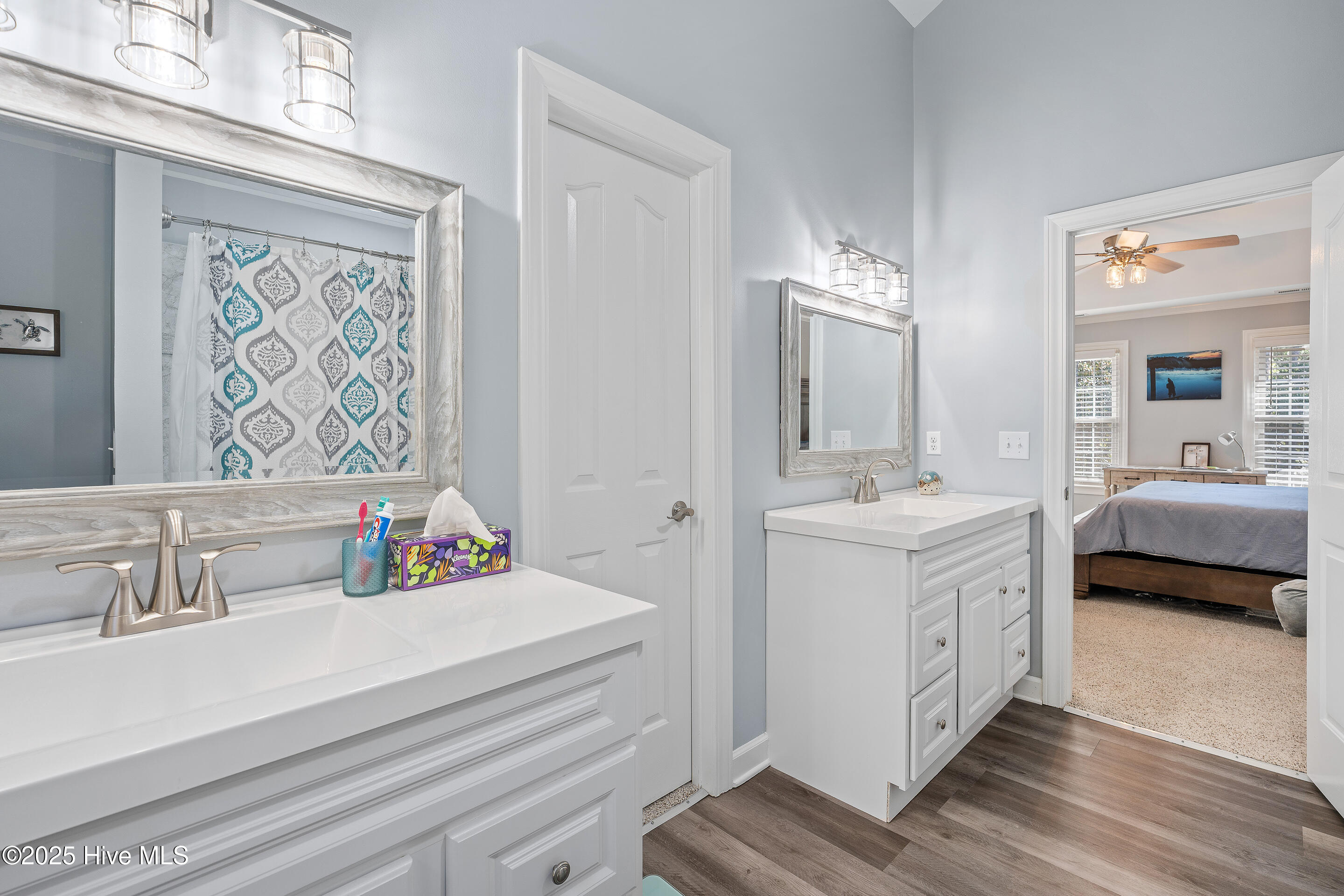 100542909 | Photo 36