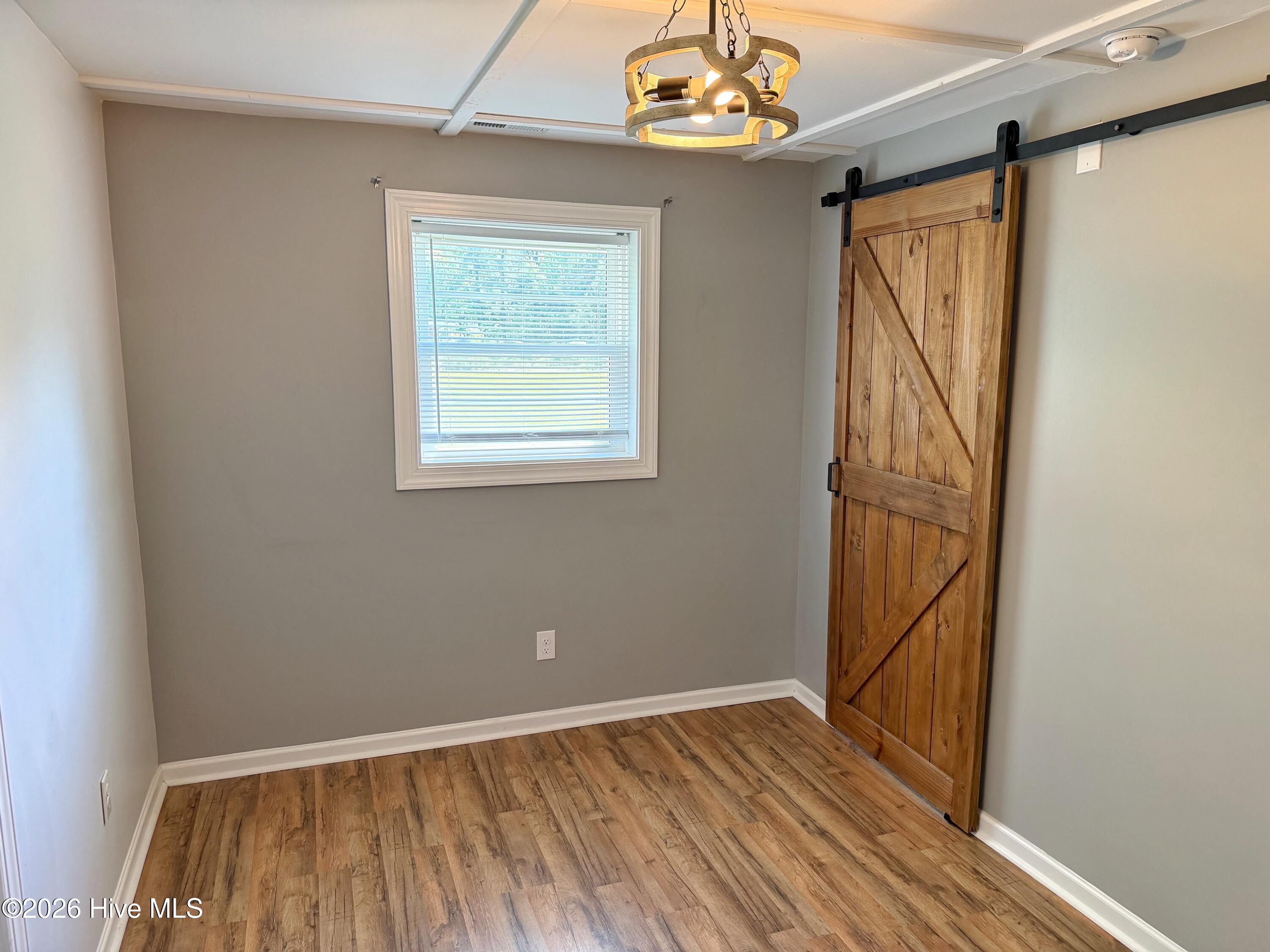 100568098 | Photo 18